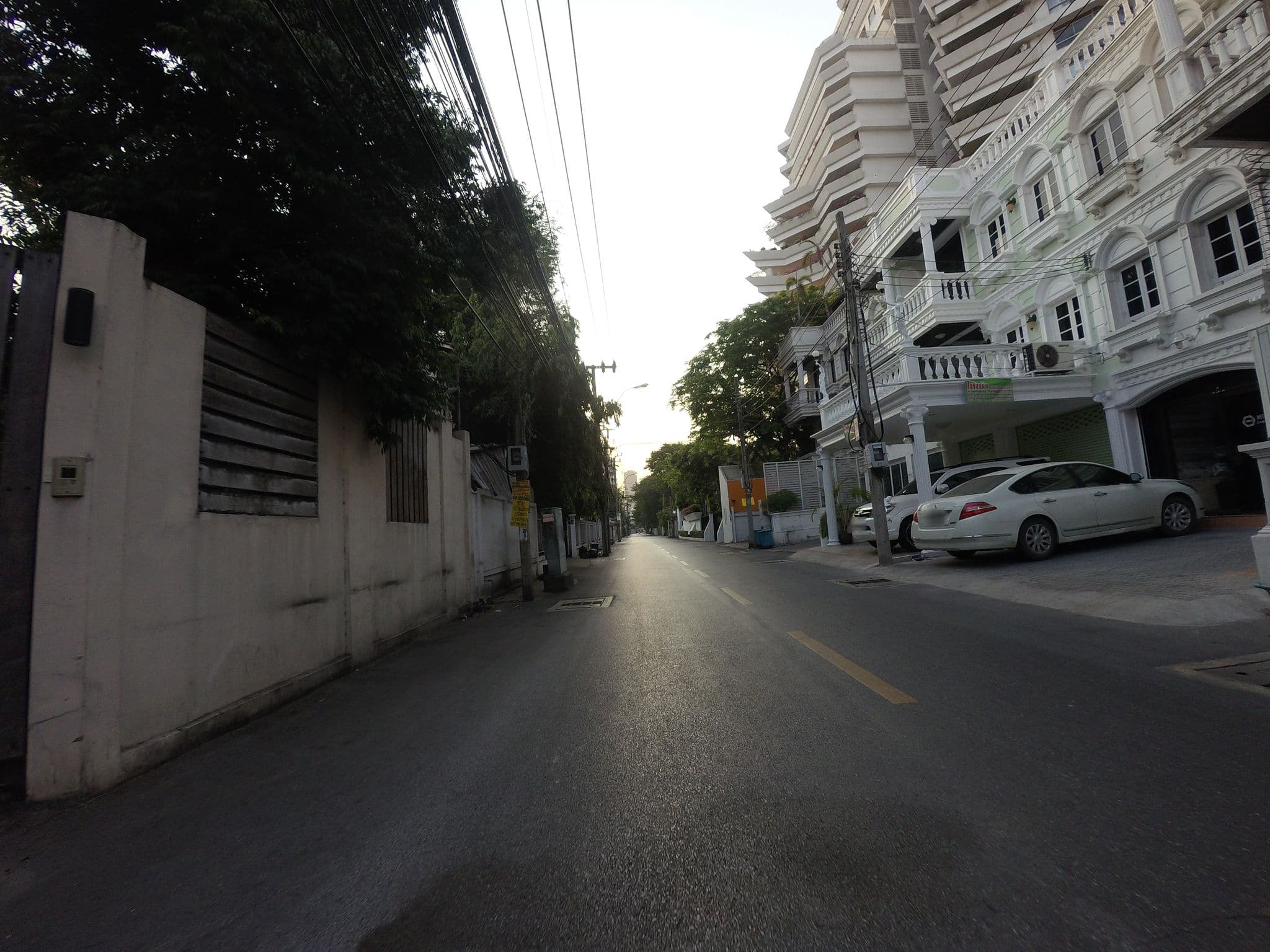Street view near Nego Ancient Home Hotel, Watthana — © mishari (CC BY-SA · Mapillary)