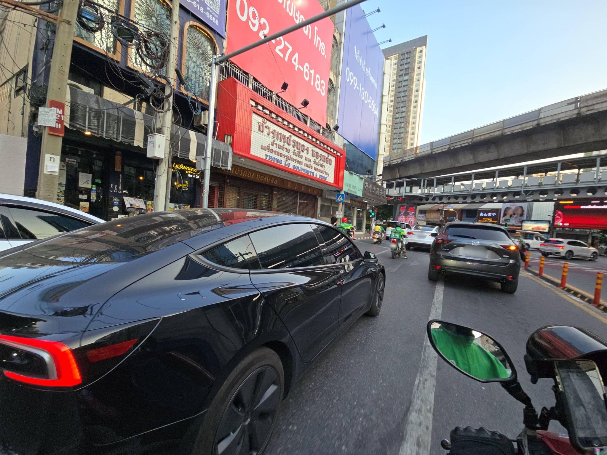 Street view near Convenean Park Hotel, Watthana — © Poolert (CC BY-SA · Mapillary)
