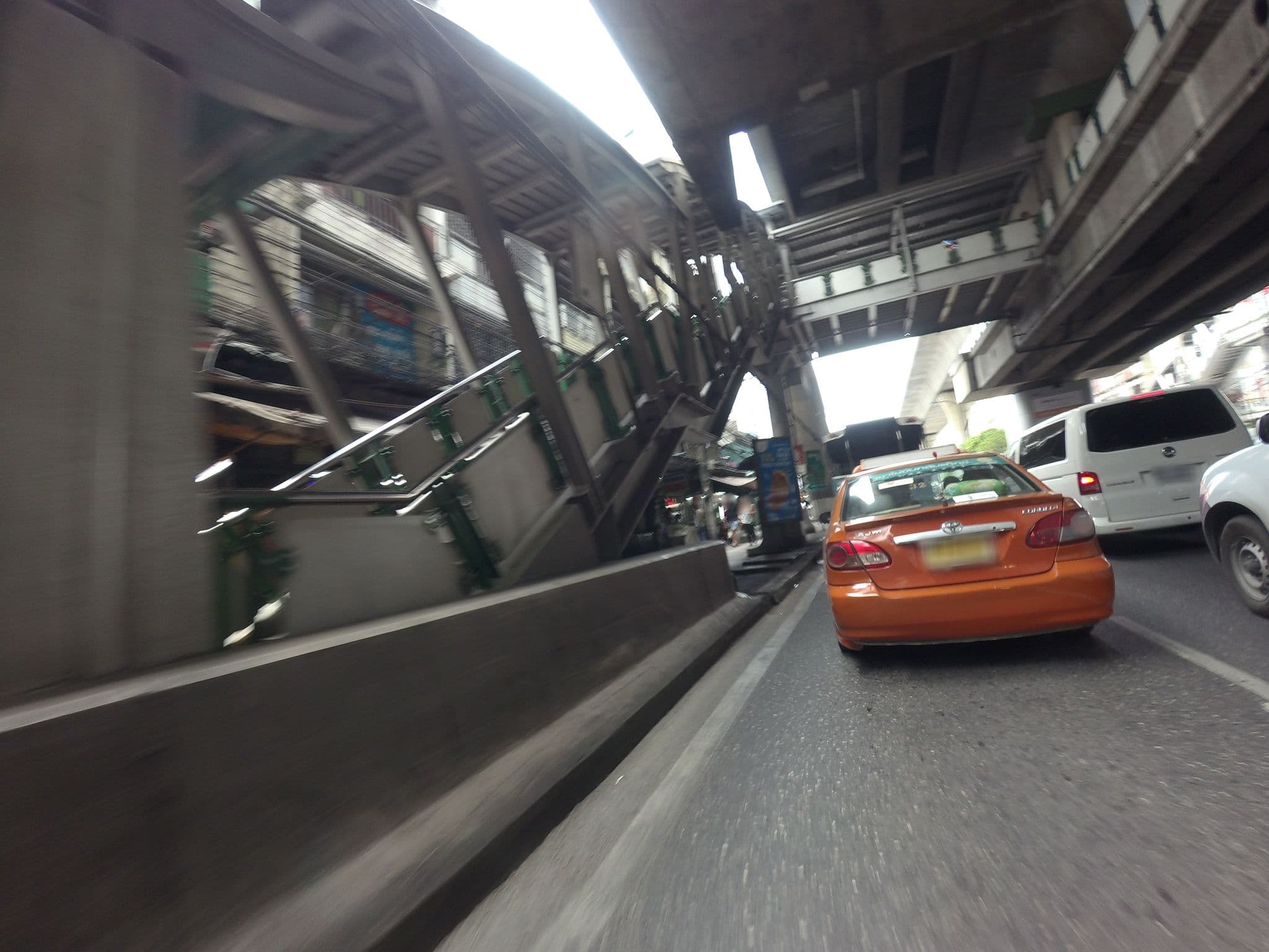 Street view near Buri Guesthouse, Watthana — © mishari (CC BY-SA · Mapillary)