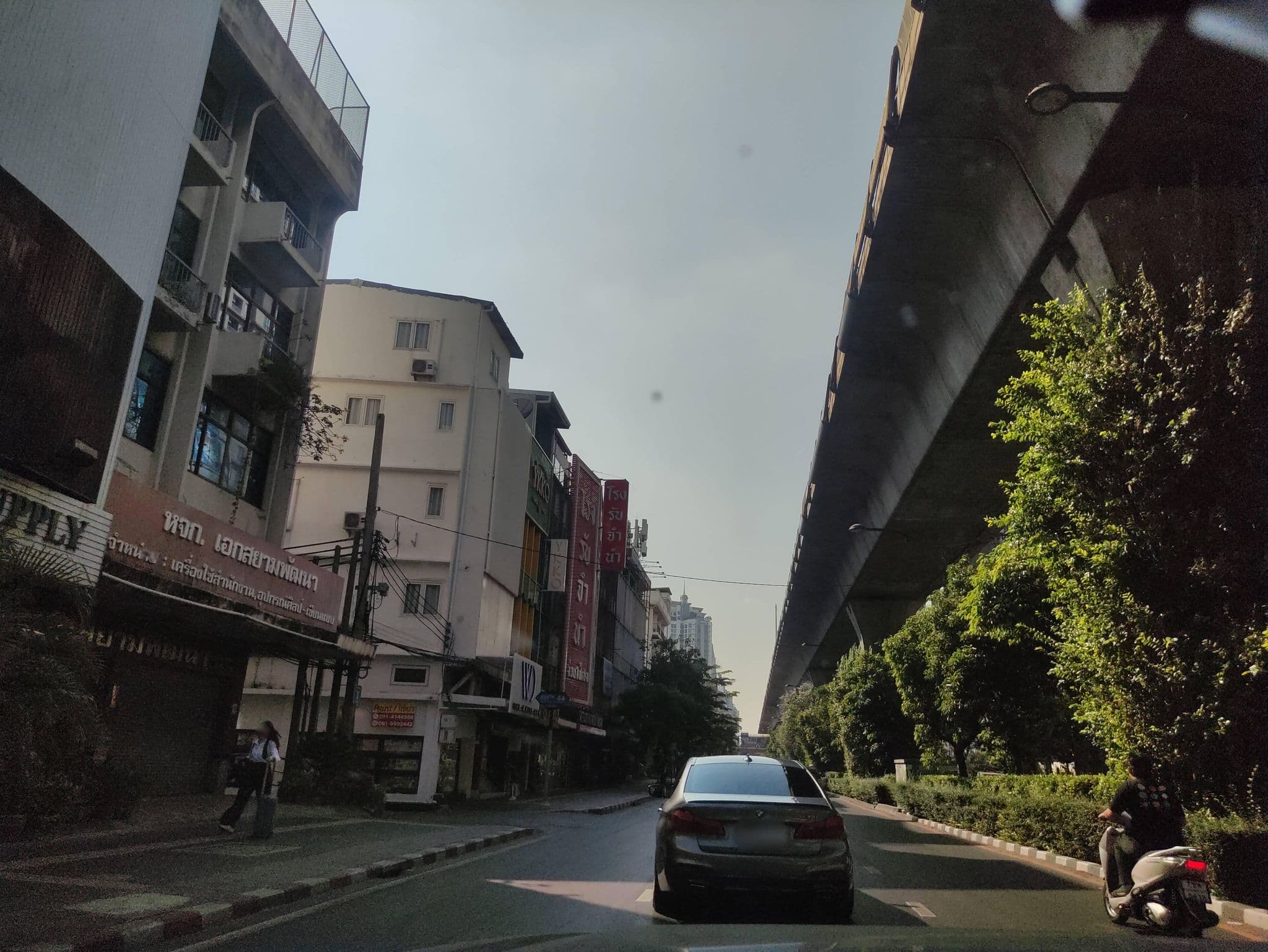 Street view near Sleep With Me, Khlong Toei — © kasetitkml_pipitchai (CC BY-SA · Mapillary)