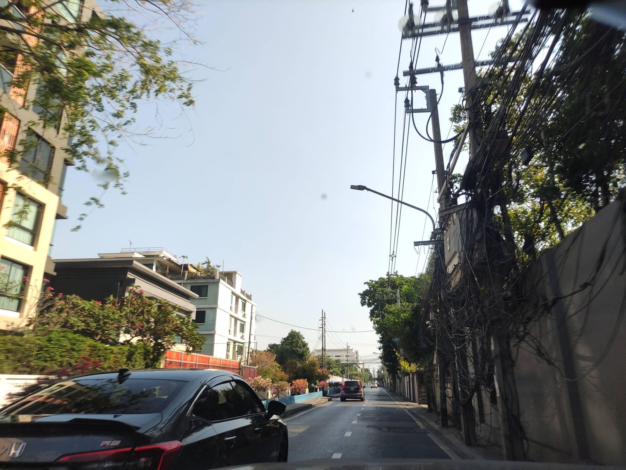 Street view near Swimming Pool @ Bullet, Khlong Toei — © kasetitkml_pipitchai (CC BY-SA · Mapillary)