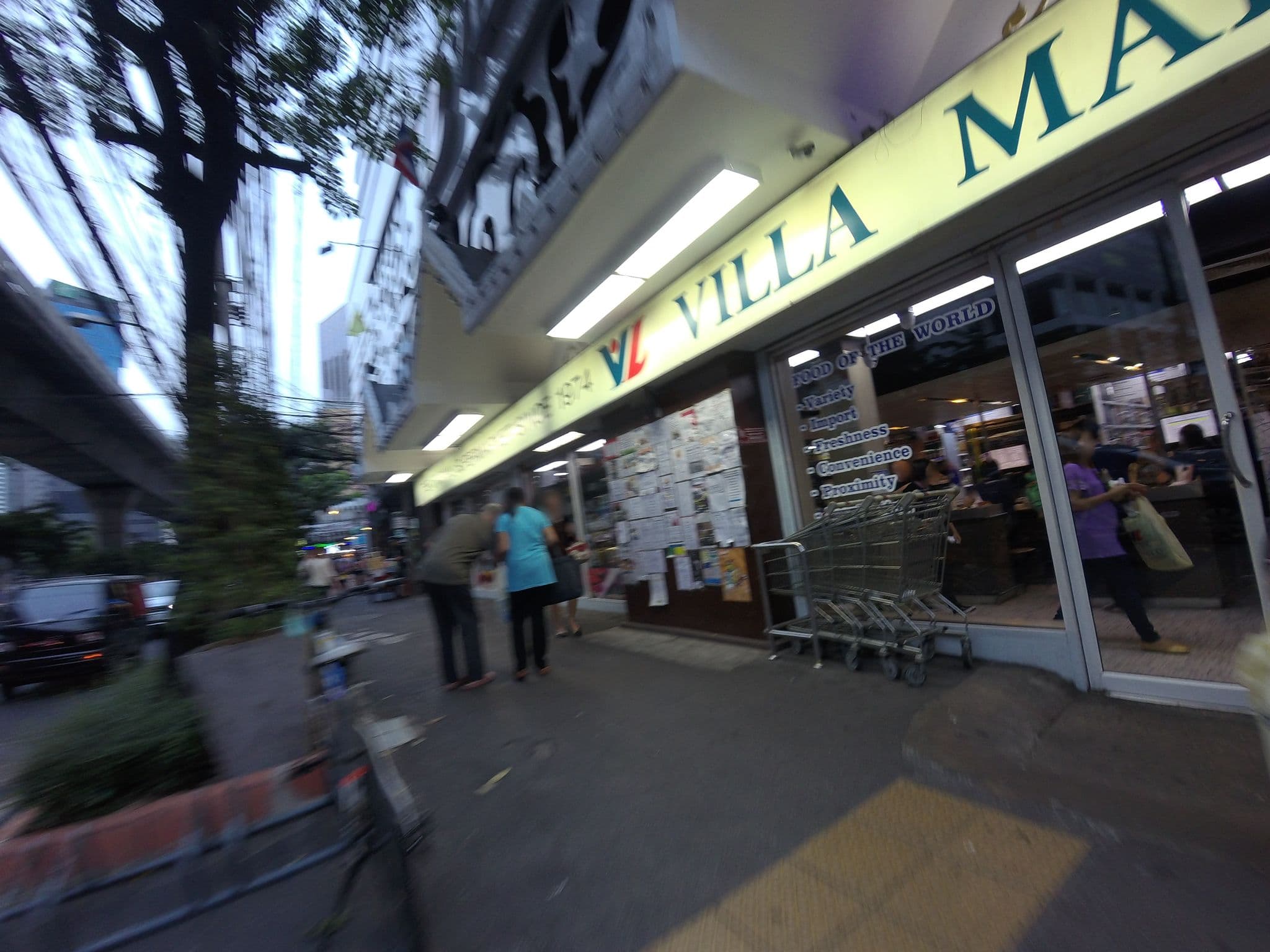 Street view near Swimming Pool Emporium suites, Watthana — © mishari (CC BY-SA · Mapillary)