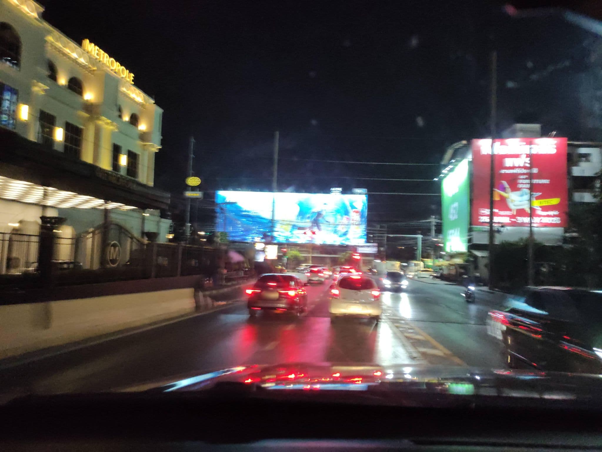 Street view near Metropole, Watthana — © kasetitkml_pipitchai (CC BY-SA · Mapillary)