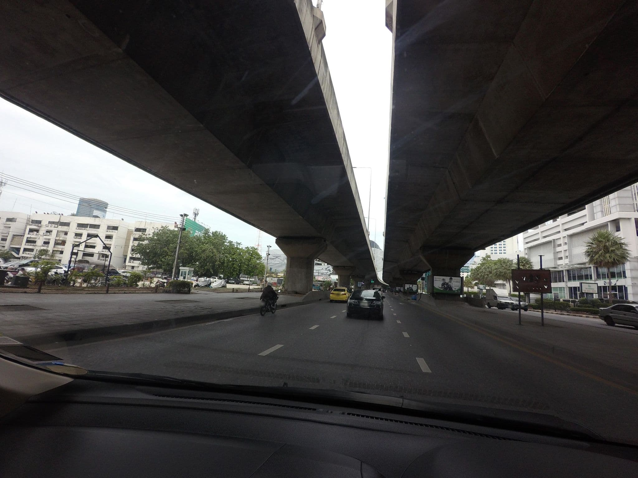 Street view near Beach Condo!, Huai Khwang — © mishari (CC BY-SA · Mapillary)