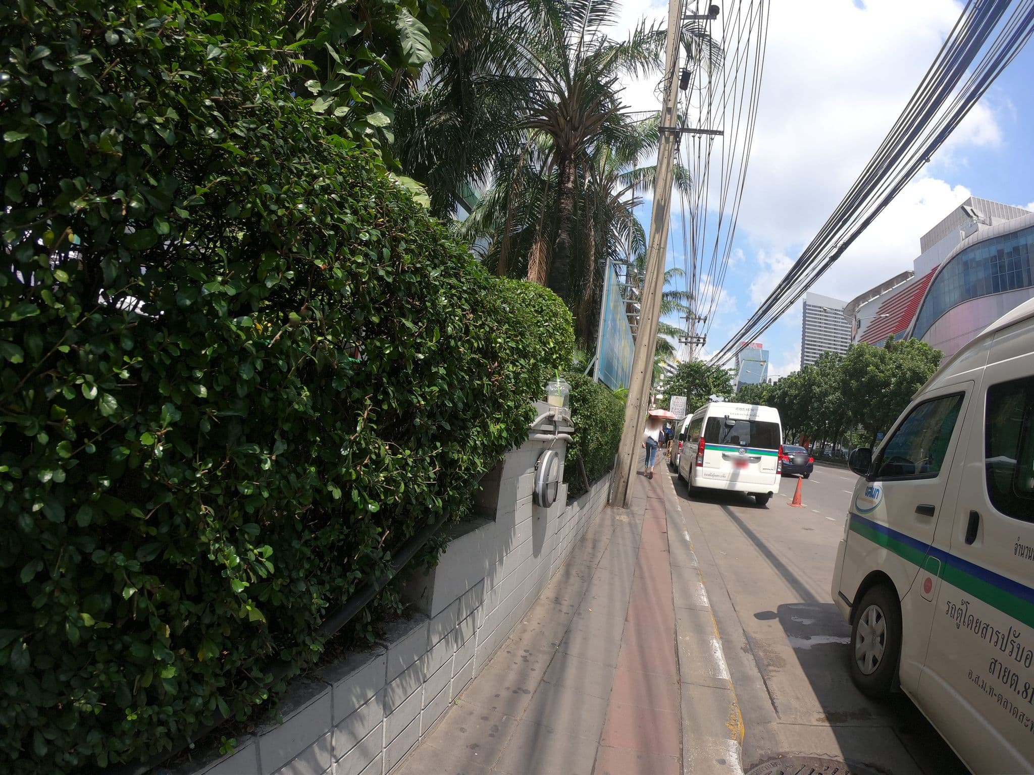 Street view near Siamese Hotel, Huai Khwang — © ozflor (CC BY-SA · Mapillary)