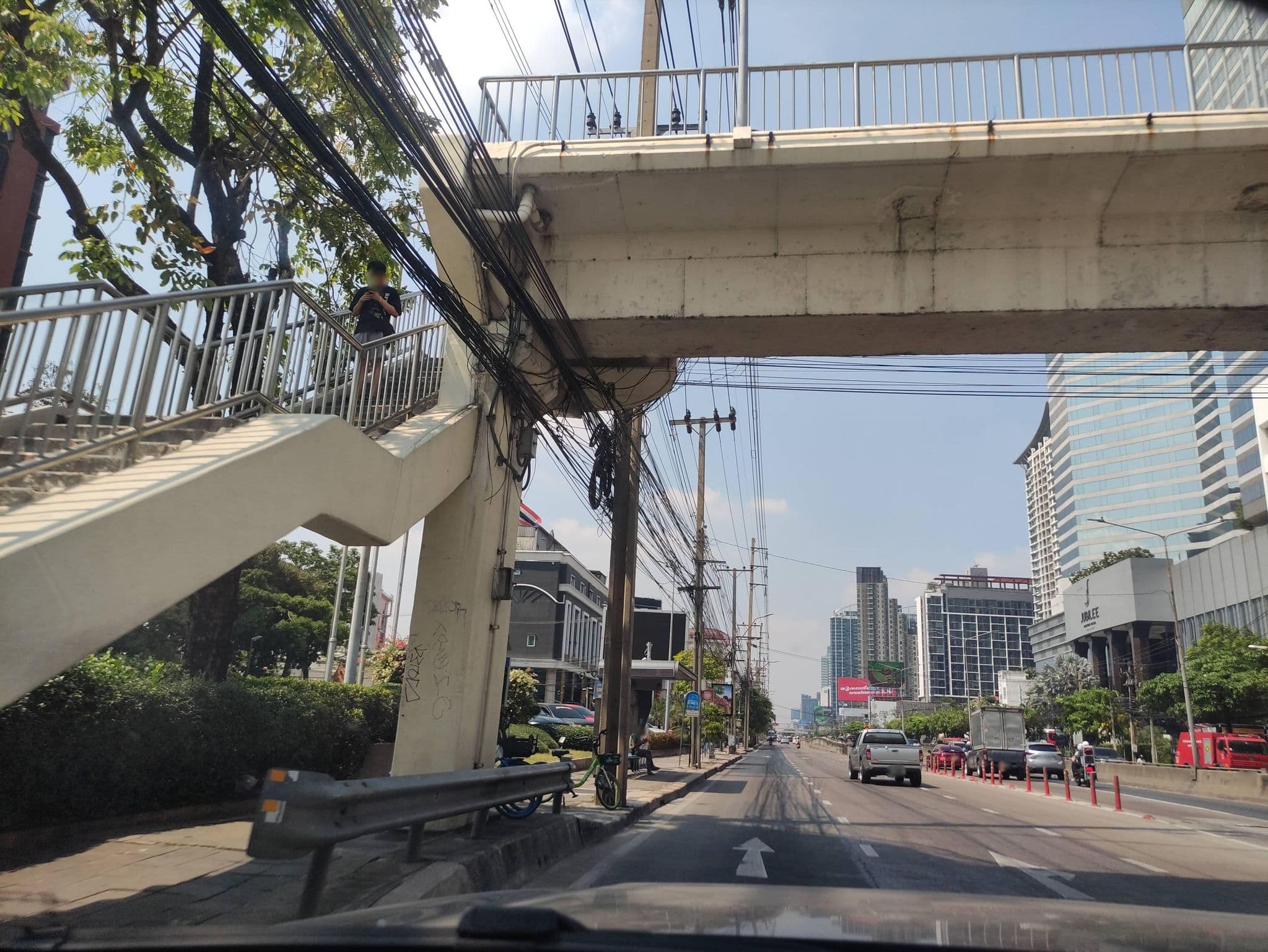 Street view near Calypzo Hotel, Huai Khwang — © kasetitkml_pipitchai (CC BY-SA · Mapillary)