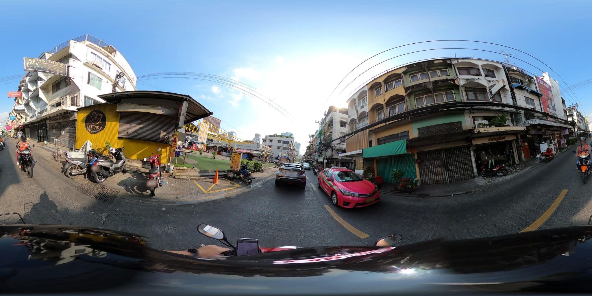Street view near โรงแรมคริสตัล, Huai Khwang — © NatchaponJ (CC BY-SA · Mapillary)