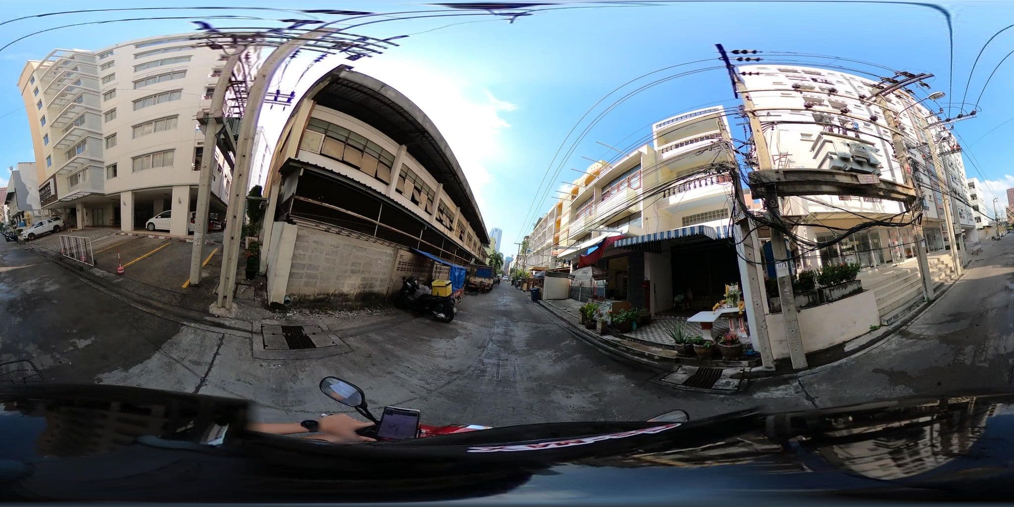 Street view near Villa Ratchada, Huai Khwang — © NatchaponJ (CC BY-SA · Mapillary)