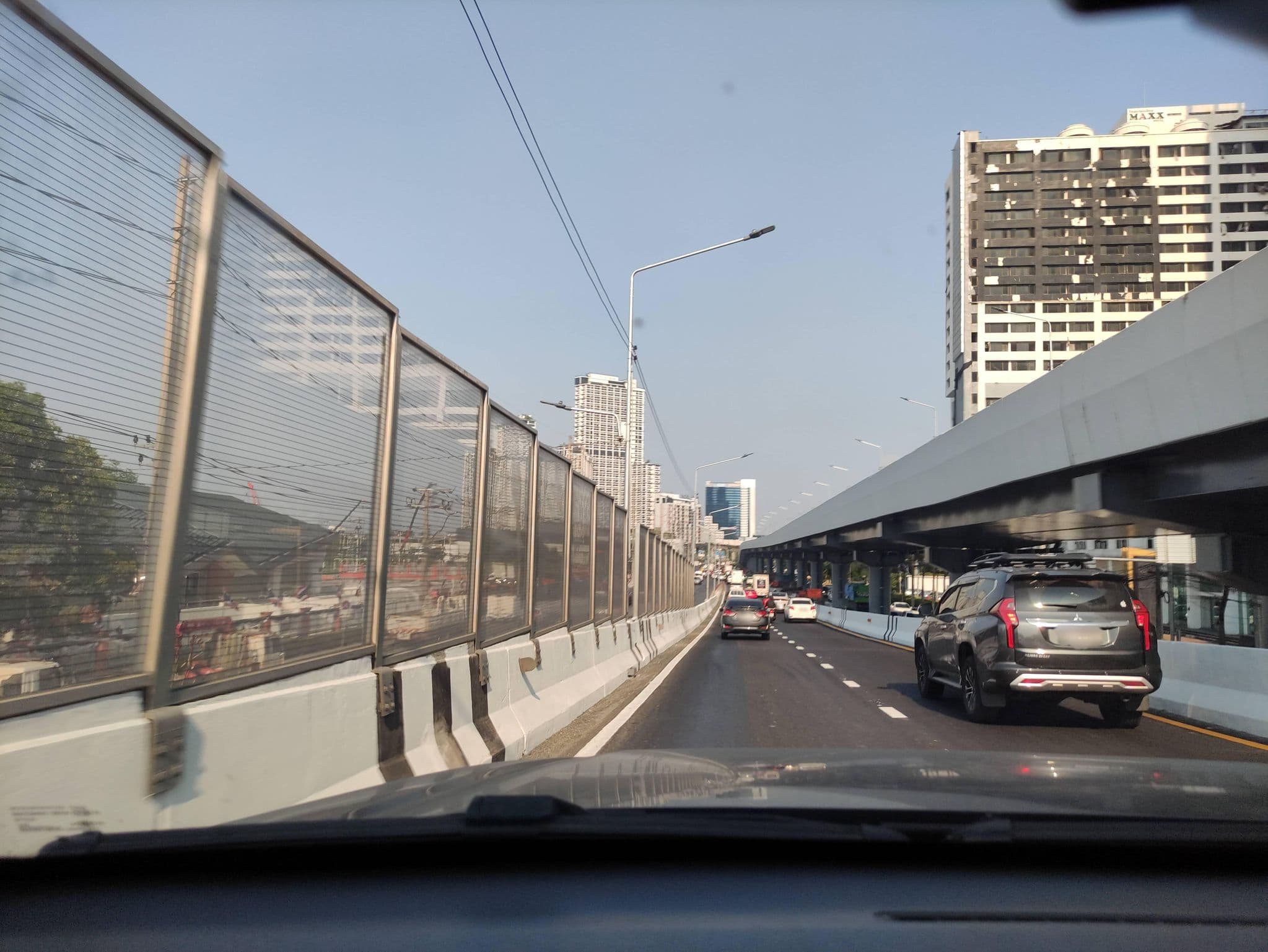 Street view near Redison Hotel, Huai Khwang — © kasetitkml_pipitchai (CC BY-SA · Mapillary)