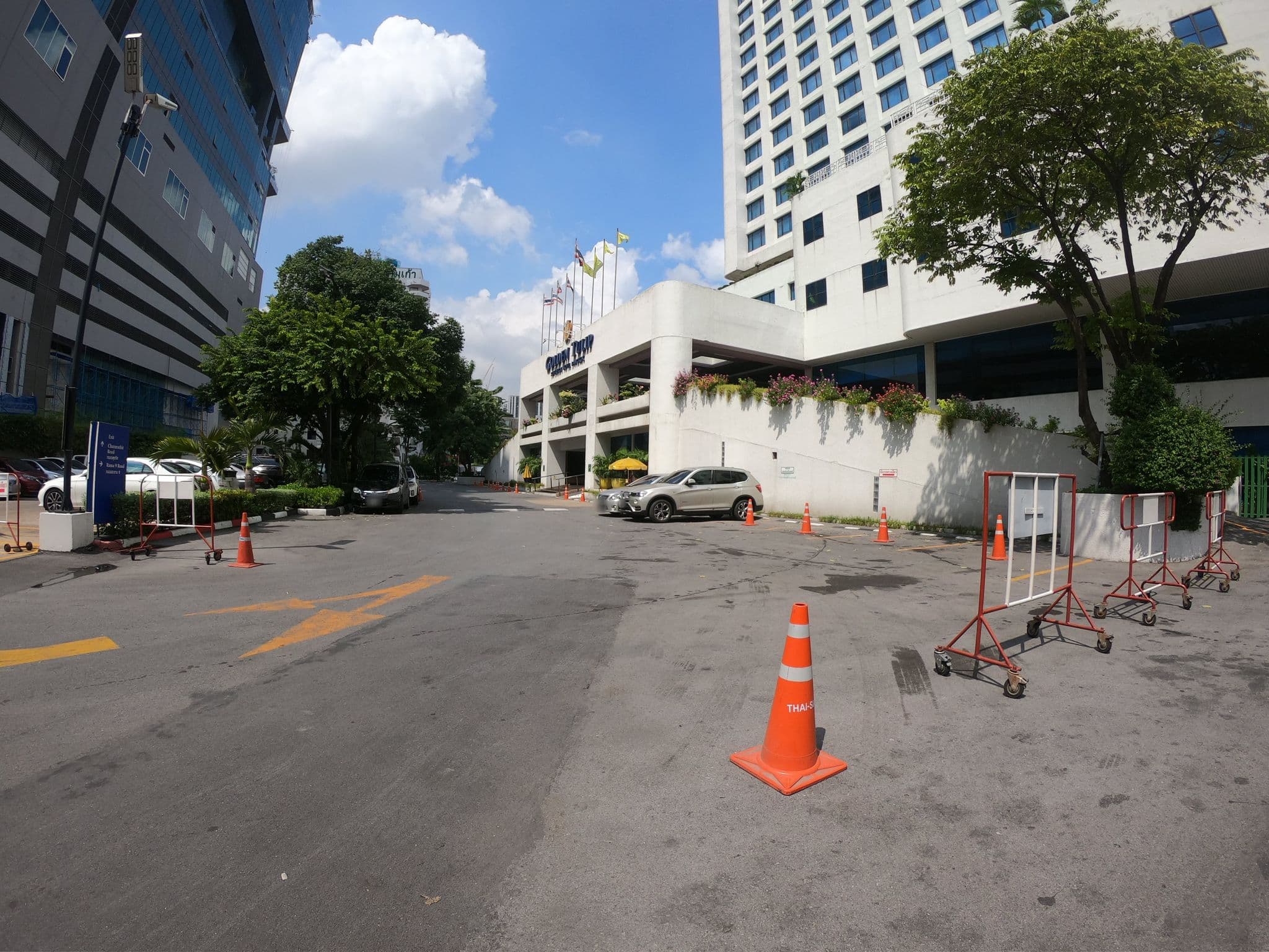 Street view near Room 1716, Huai Khwang — © ozflor (CC BY-SA · Mapillary)