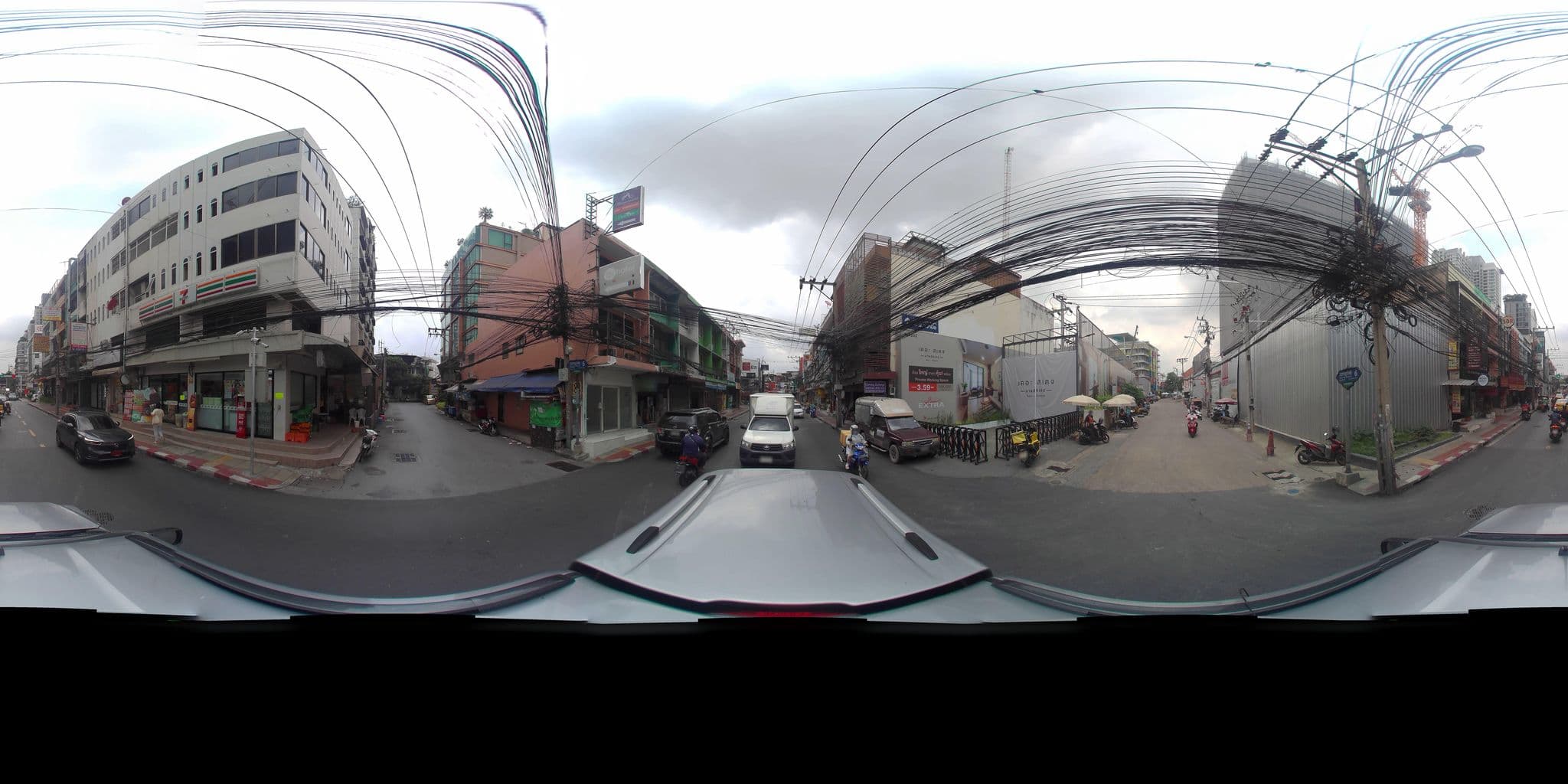Street view near Level 7, Ratchada City Hotel, Huai Khwang — © tritaporn (CC BY-SA · Mapillary)