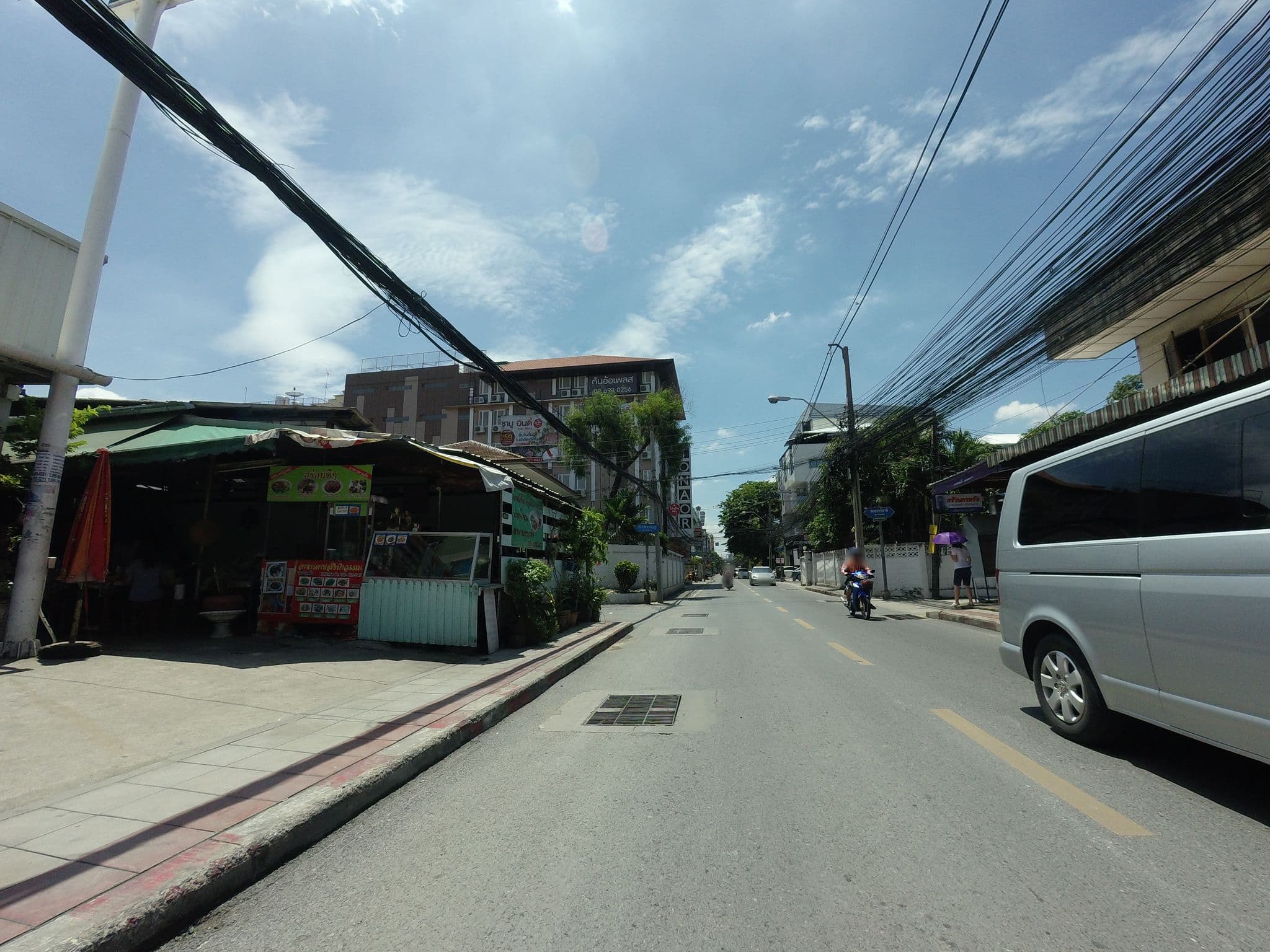 Street view near ต้นอ้อเพลส, Khetsamsenok — © mishari (CC BY-SA · Mapillary)