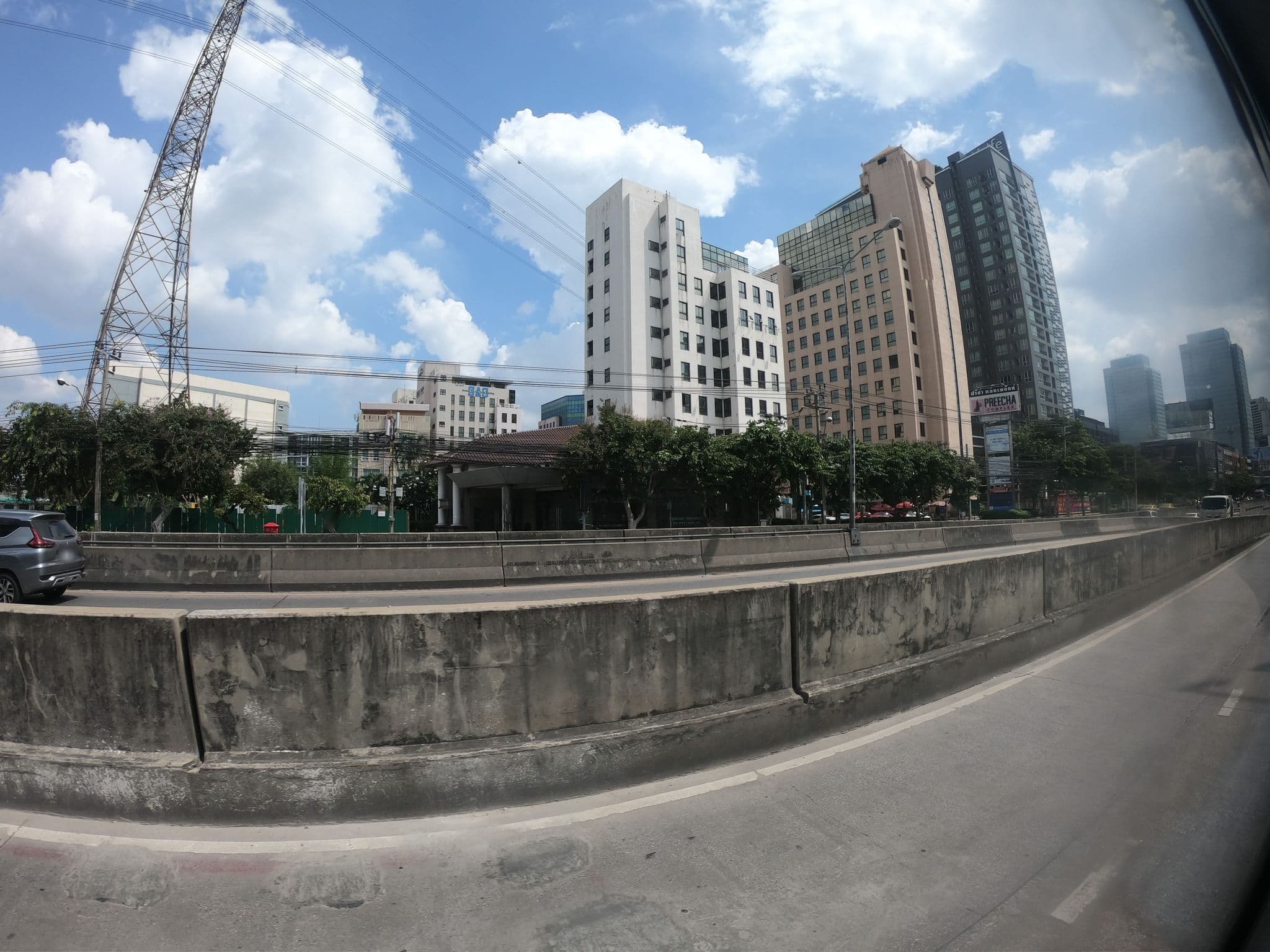 Street view near Veronica Resident, Din Daeng — © ozflor (CC BY-SA · Mapillary)