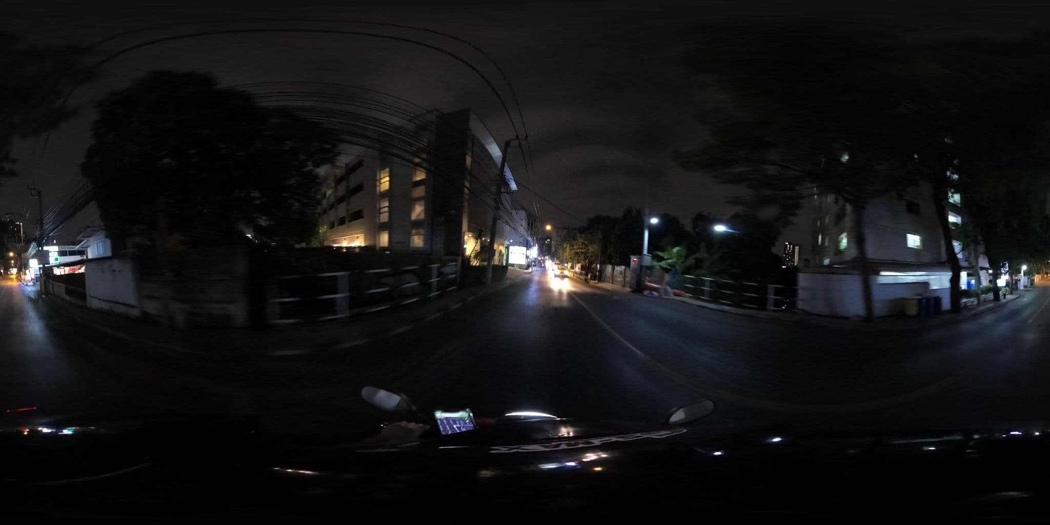Street view near Siamaze Hostel, Din Daeng — © NatchaponJ (CC BY-SA · Mapillary)