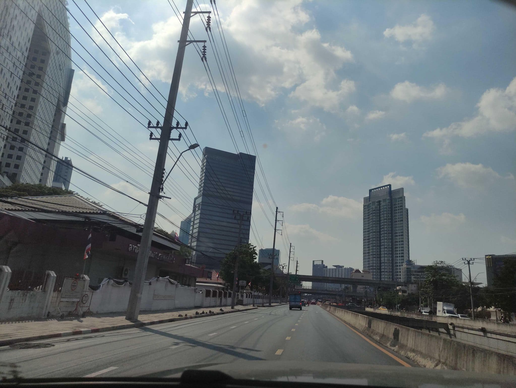 Street view near Le Paradis Hotel & Residence, Chatuchak — © kasetitkml_pipitchai (CC BY-SA · Mapillary)