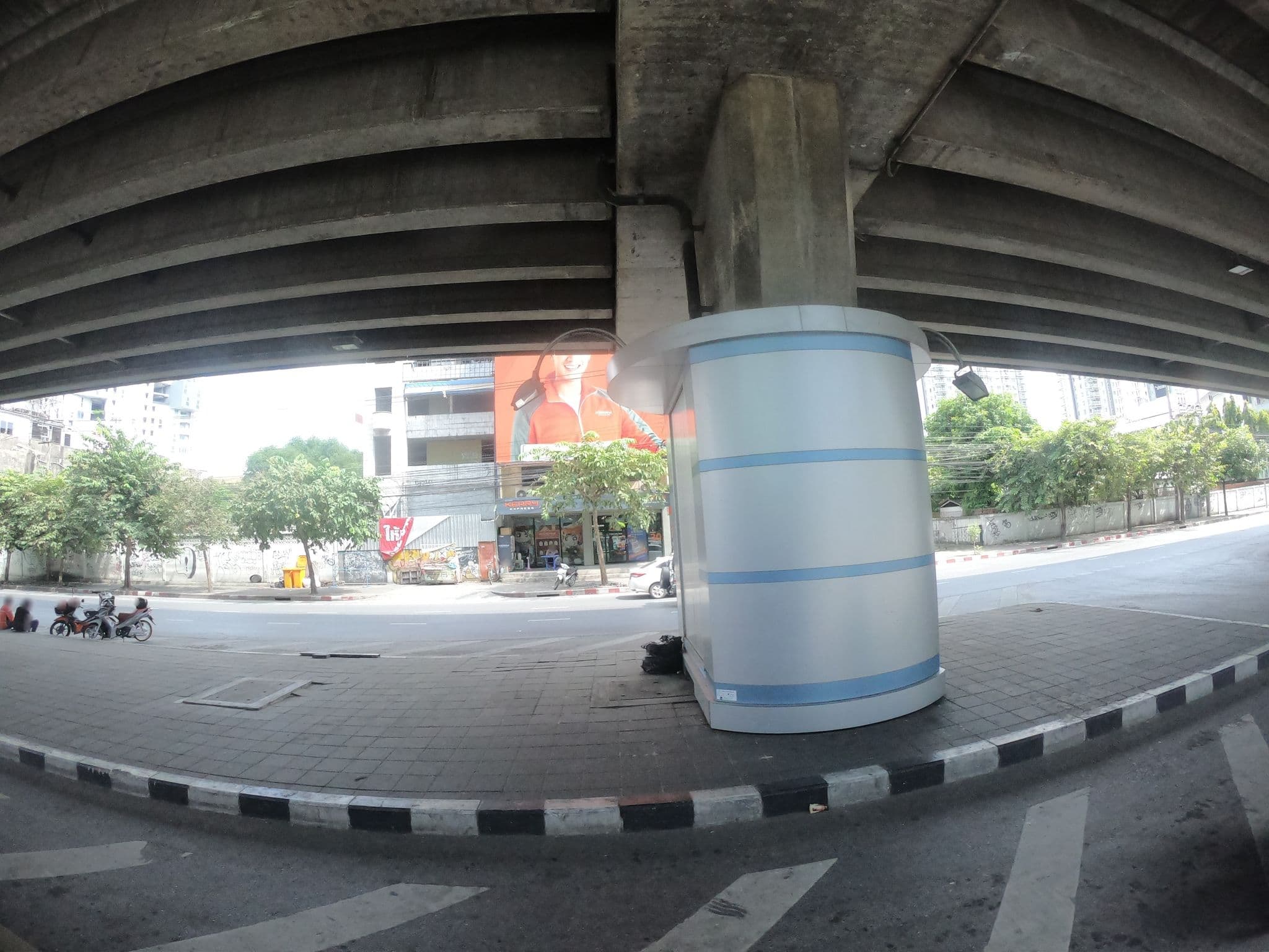 Street view near The Bazarr Hotel Bangkok, Chomphon — © ozflor (CC BY-SA · Mapillary)