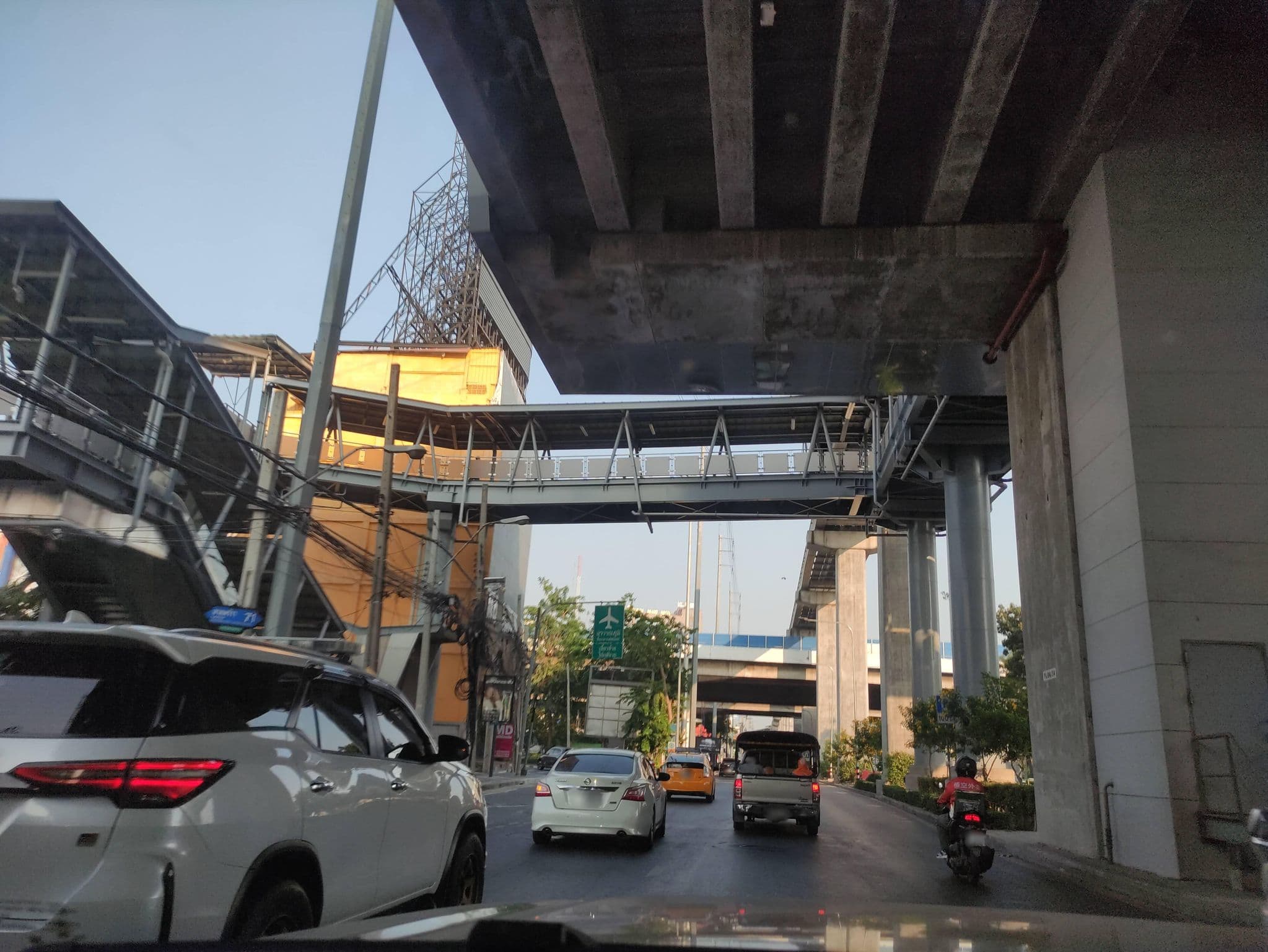 Street view near Town In Town@Subsomboon, Wang Thonglang — © kasetitkml_pipitchai (CC BY-SA · Mapillary)