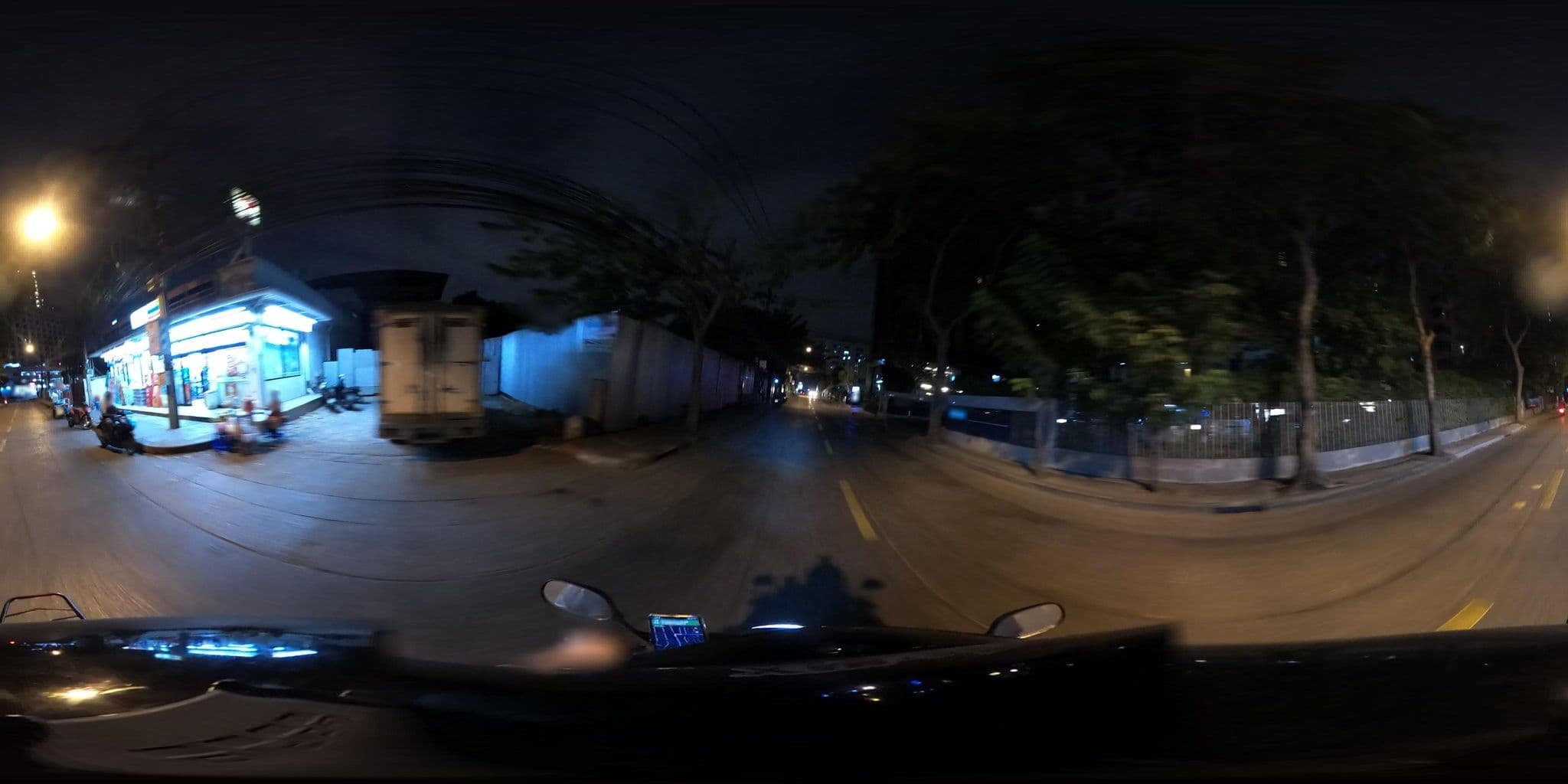Street view near The Petra Hotel, Din Daeng — © NatchaponJ (CC BY-SA · Mapillary)