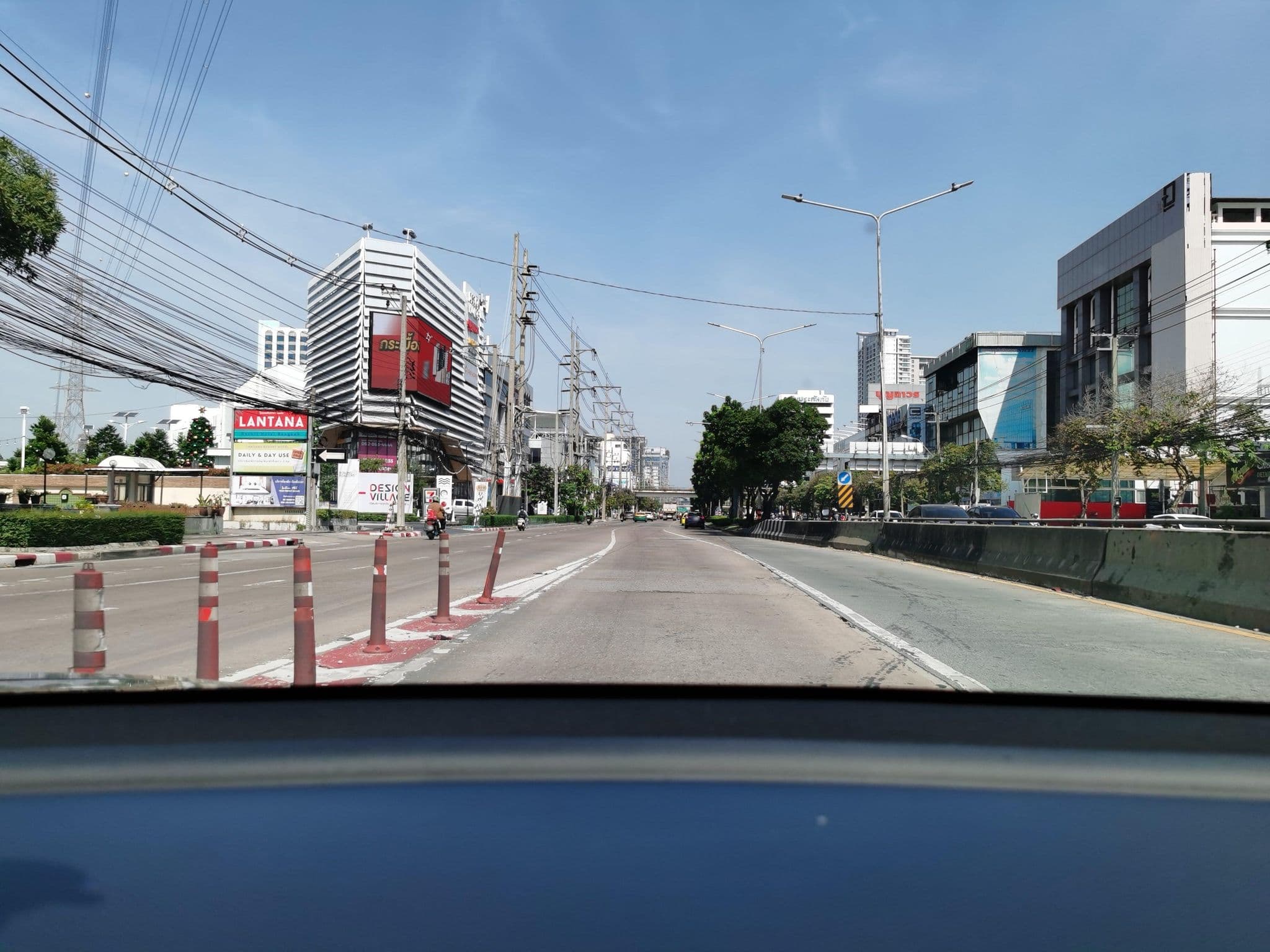 Street view near ลันตานา รีสอร์ท, Din Daeng — © lin_wang (CC BY-SA · Mapillary)