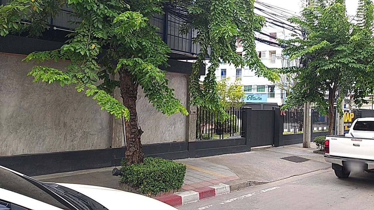 Street view near NPK 2 Mansion, Lat Phrao — © ozflor (CC BY-SA · Mapillary)