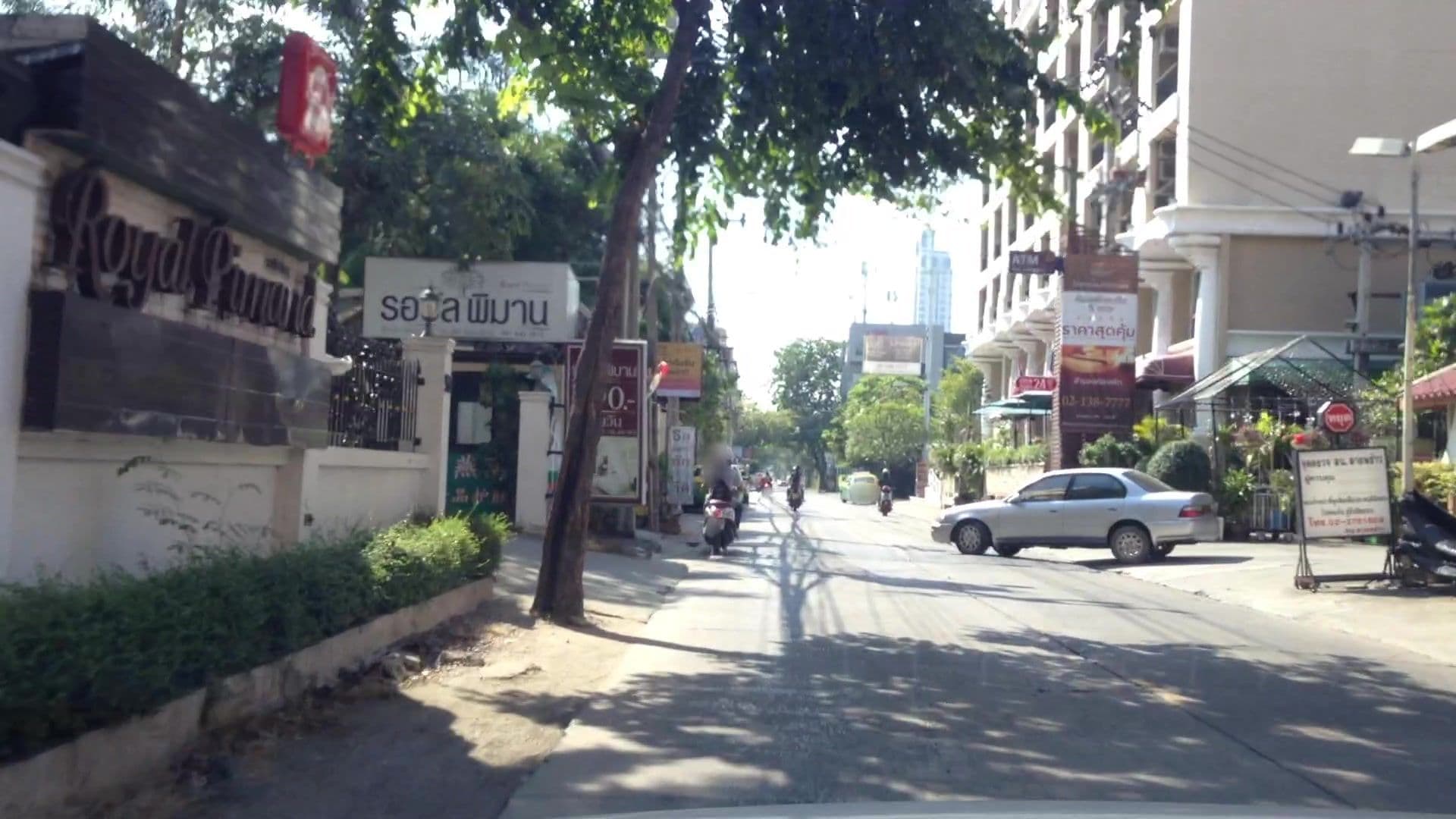 Street view near Royal Pimand, Bang Kapi — © lvl5 (CC BY-SA · Mapillary)