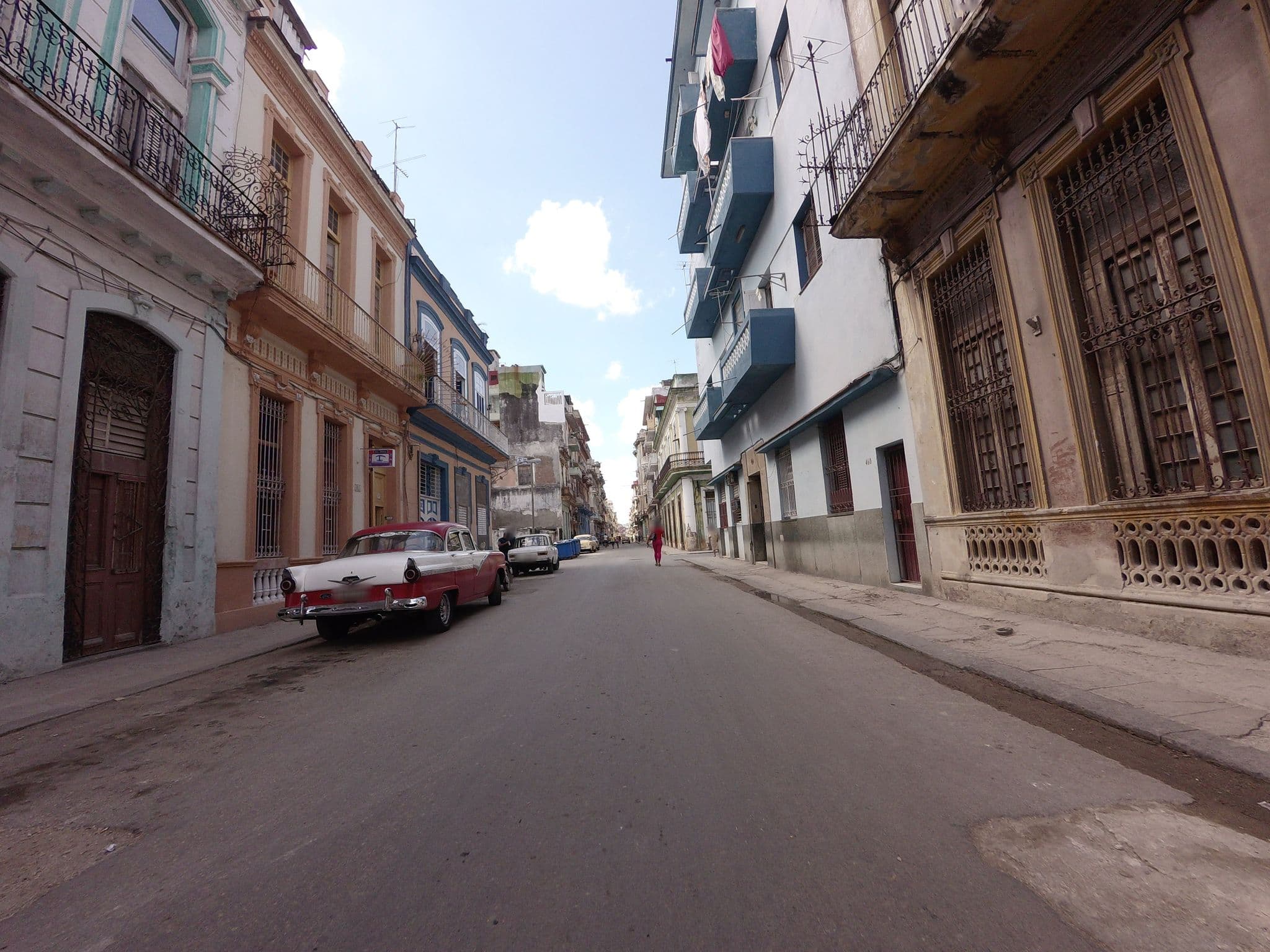 Street view near La Gran Familia Rooms, Centro Habana