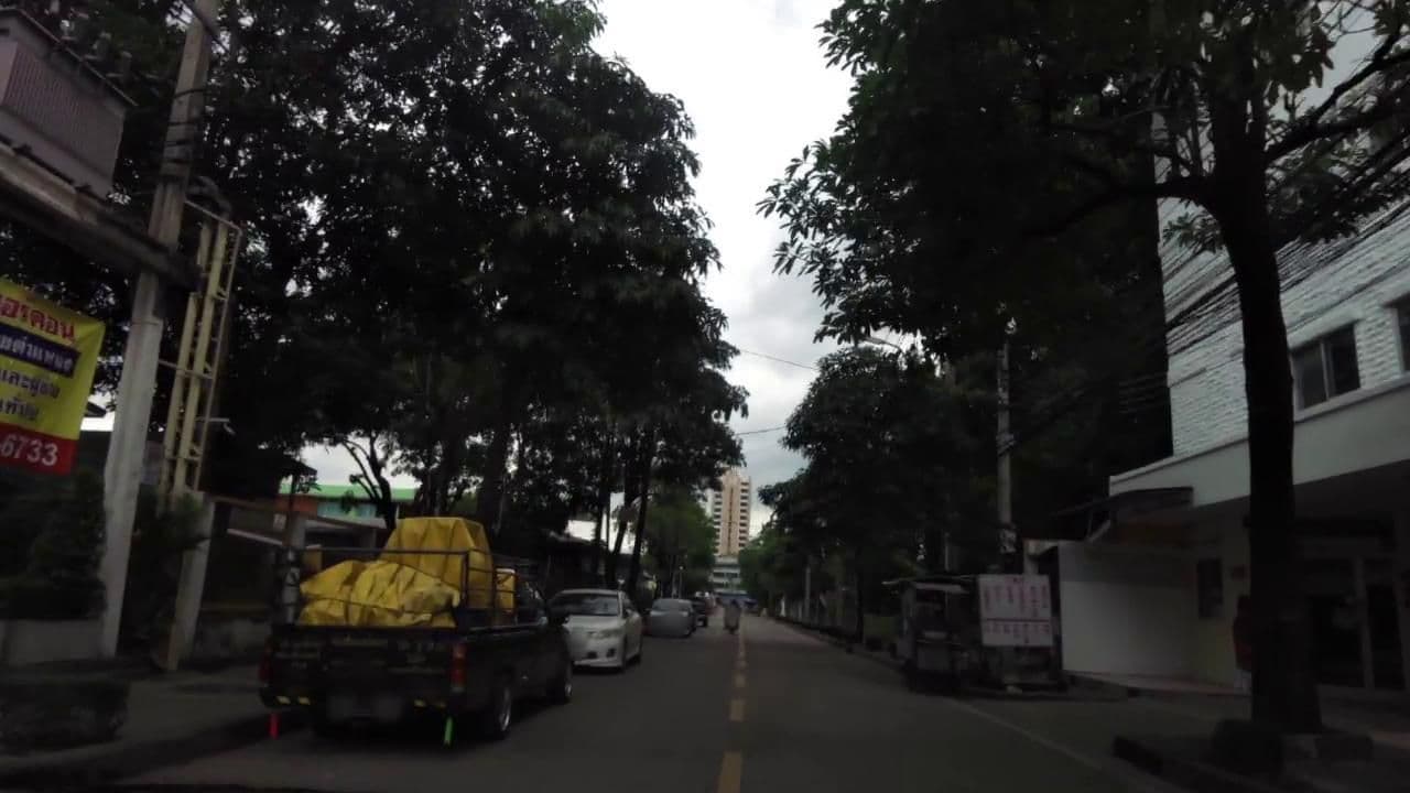 Street view near Sariyahotel, Huamak — © toffy (CC BY-SA · Mapillary)