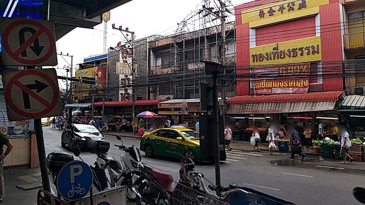 Street view near The Pantip Hotel, Bang Kapi — © ozflor (CC BY-SA · Mapillary)