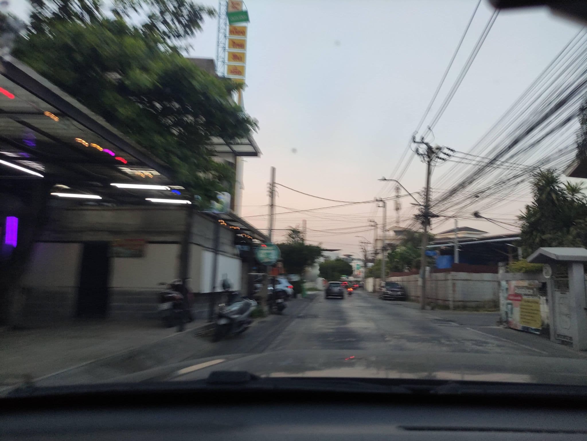 Street view near Page10 Hotel, Wang Thonglang — © kasetitkml_pipitchai (CC BY-SA · Mapillary)