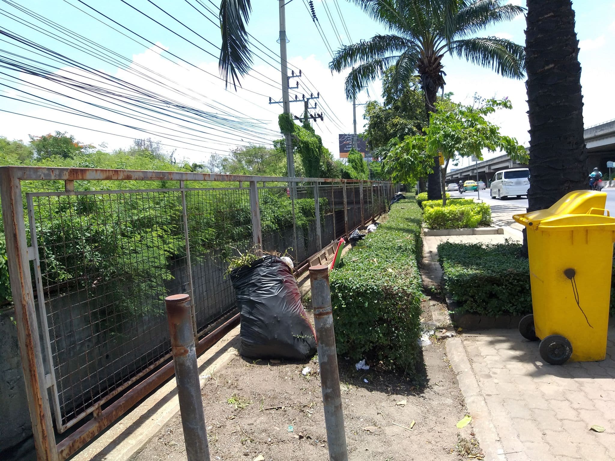 Street view near เบลล่าคาซ่า บูติค รีสอร์ท, Lat Phrao — © ozflor (CC BY-SA · Mapillary)