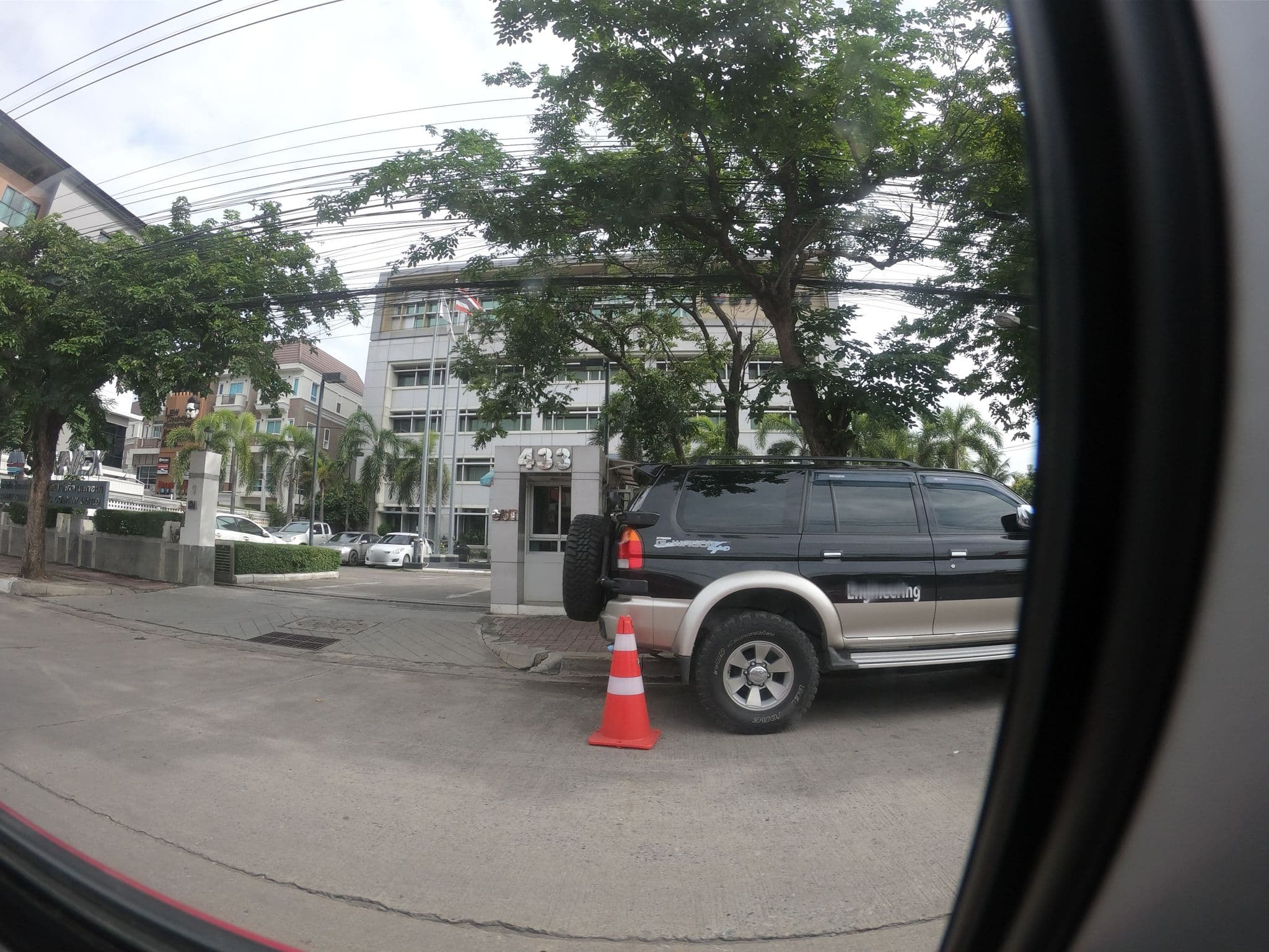 Street view near สีสันสไมล์ รีสอร์ท, Chorakhe Bua — © ozflor (CC BY-SA · Mapillary)