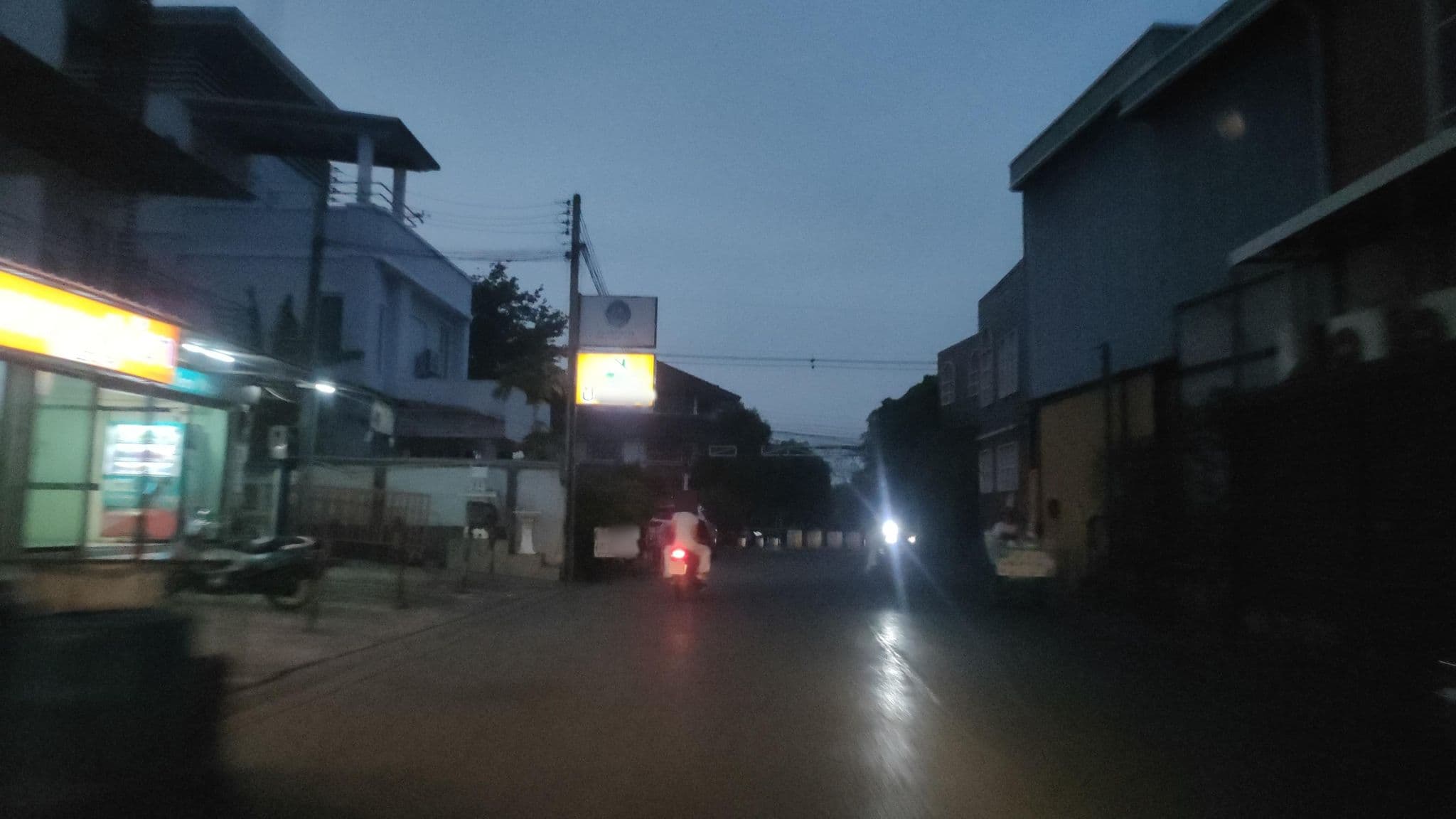Street view near โรงแรมนานาชาติบางแสน, Ban Bang Kadi — © koki2529 (CC BY-SA · Mapillary)