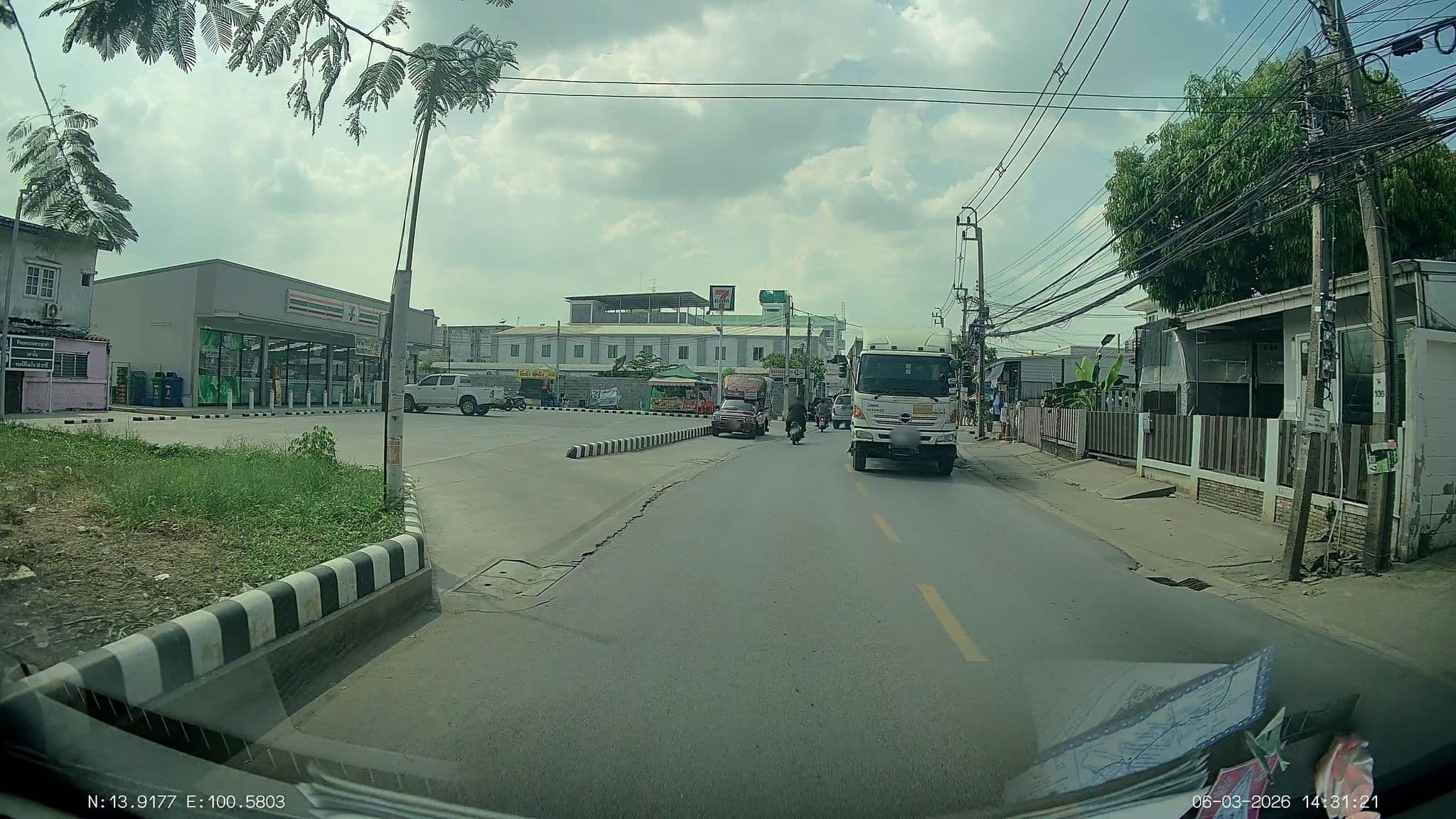 Street view near sweet pillow hostel and cafe, Lak Si — © ThailandCambodia (CC BY-SA · Mapillary)