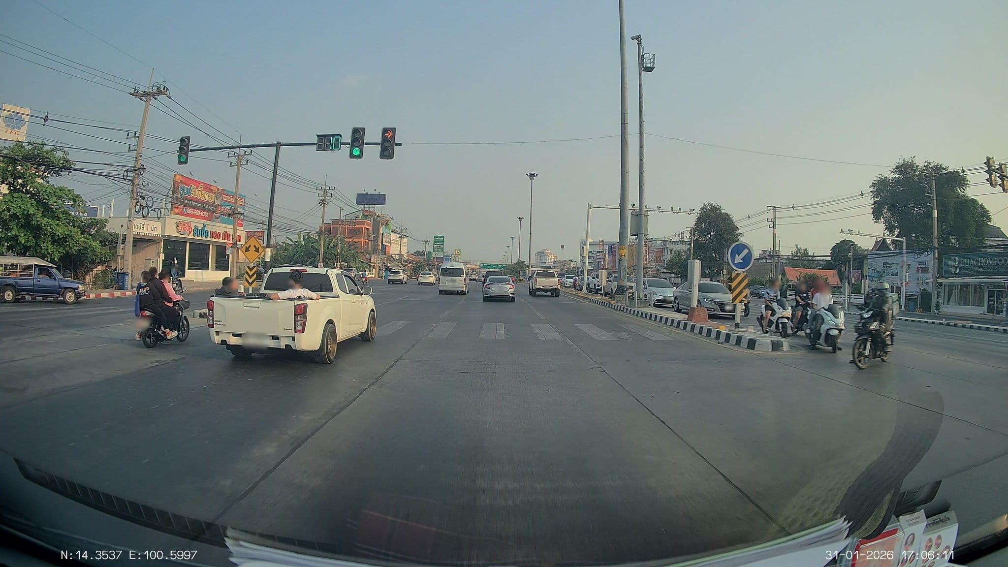 Street view near Rose Garden Hotel, Phra Nakhon Si Ayutthaya — © ThailandCambodia (CC BY-SA · Mapillary)