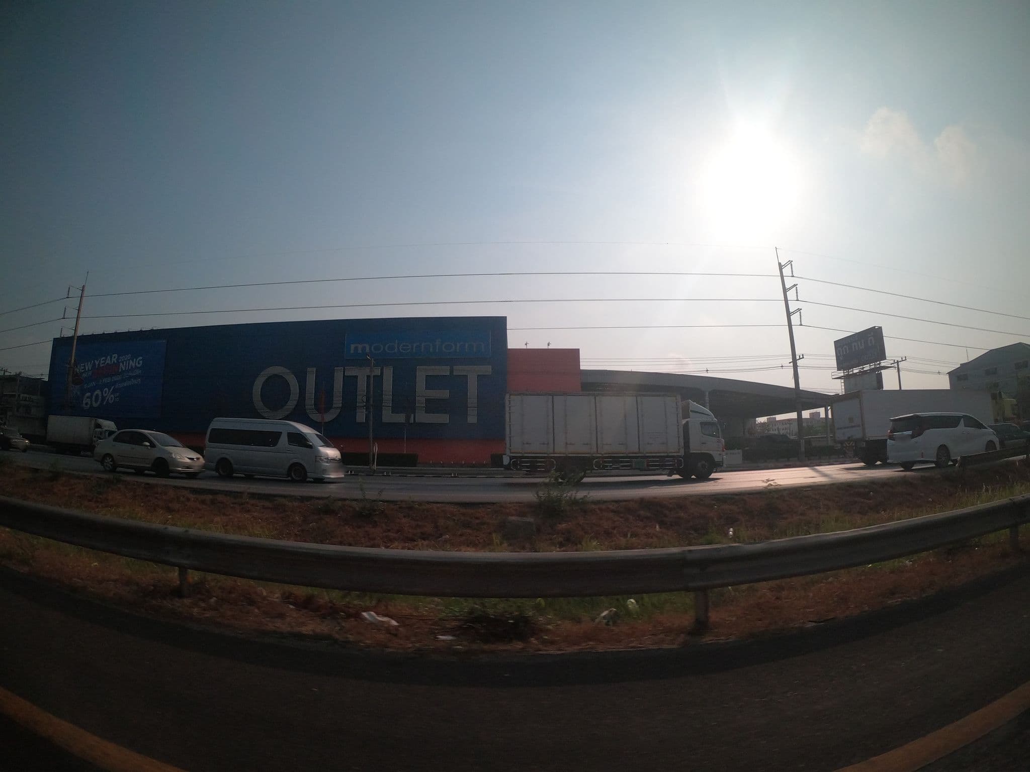 Street view near โรงแรมชัยพัช, Khlong Luang — © ozflor (CC BY-SA · Mapillary)