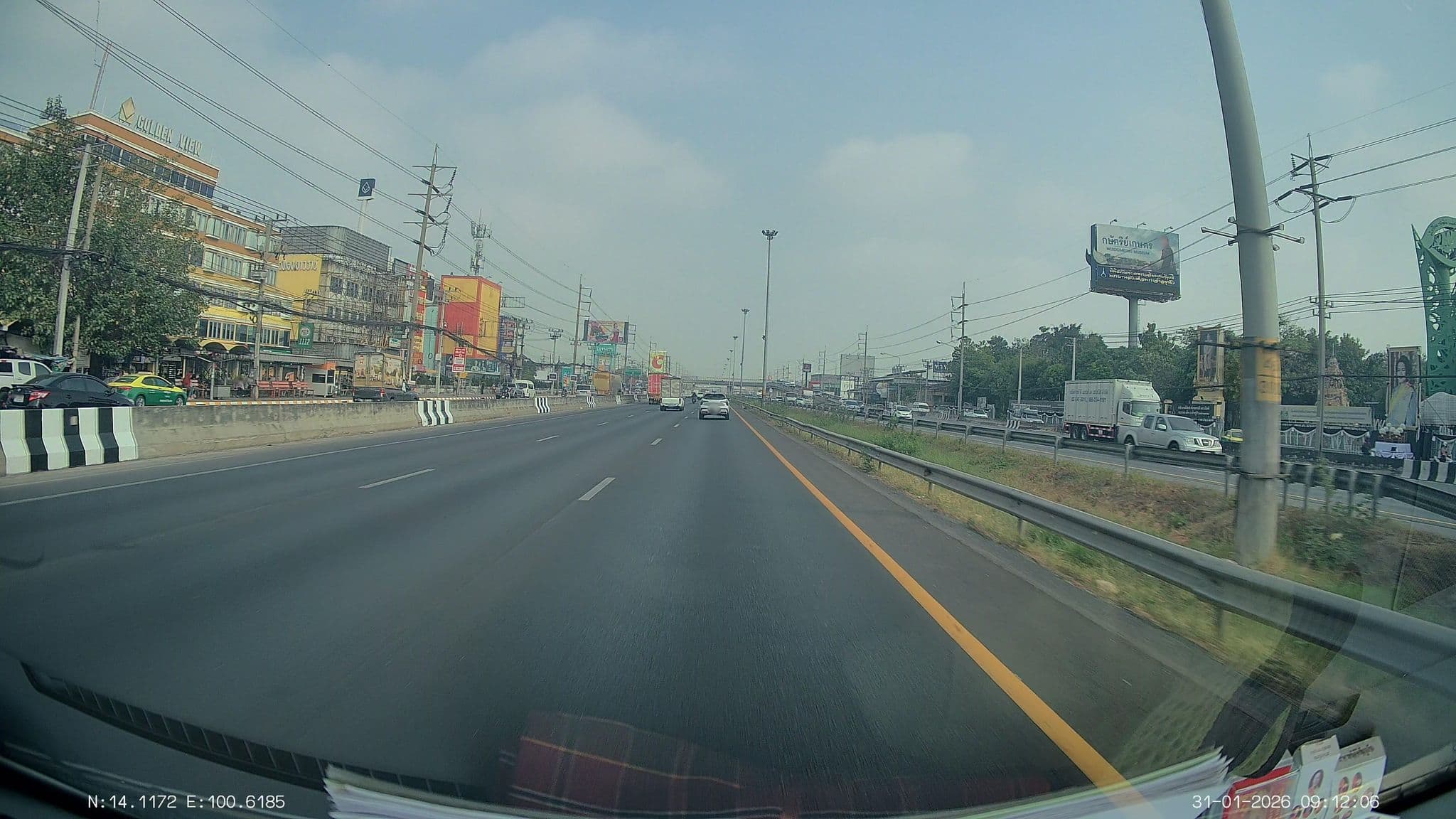Street view near Goldenview Resort Navanakorn, Khlong Luang — © ThailandCambodia (CC BY-SA · Mapillary)