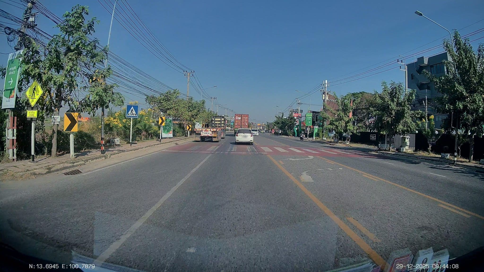 Street view near Bed Room, Lat Krabang — © ThailandCambodia (CC BY-SA · Mapillary)