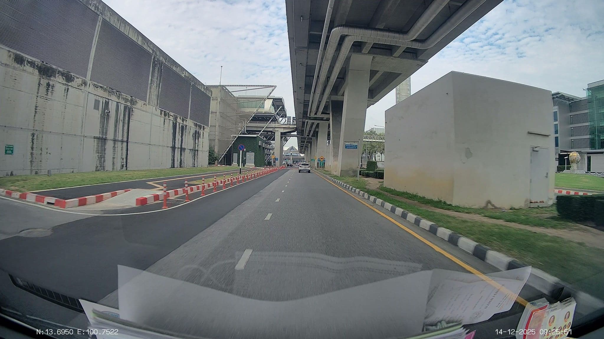 Street view near Operator Room, Latkrabang — © ThailandCambodia (CC BY-SA · Mapillary)