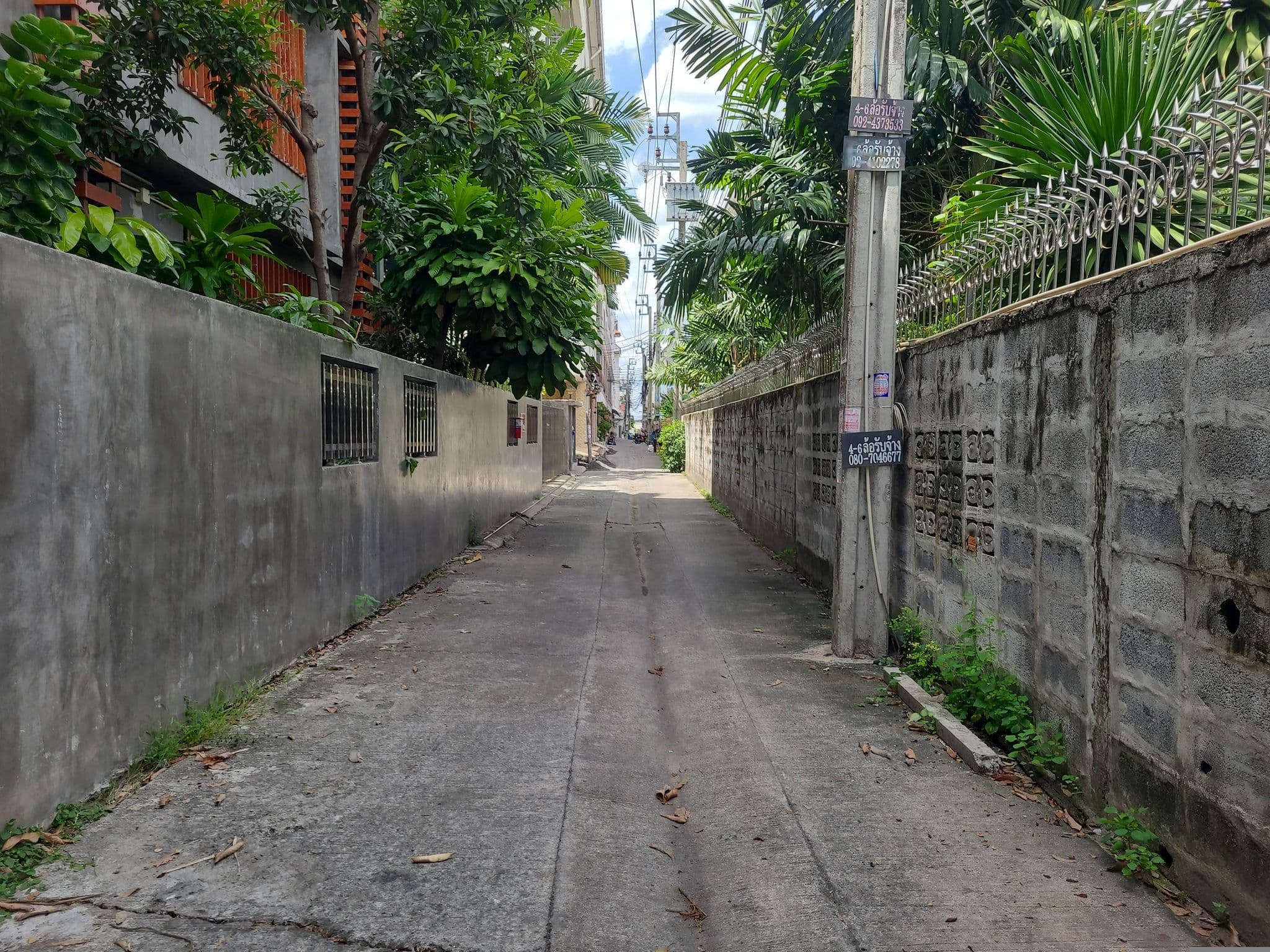 Street view near หอ, Lat Krabang — © latenightdef (CC BY-SA · Mapillary)