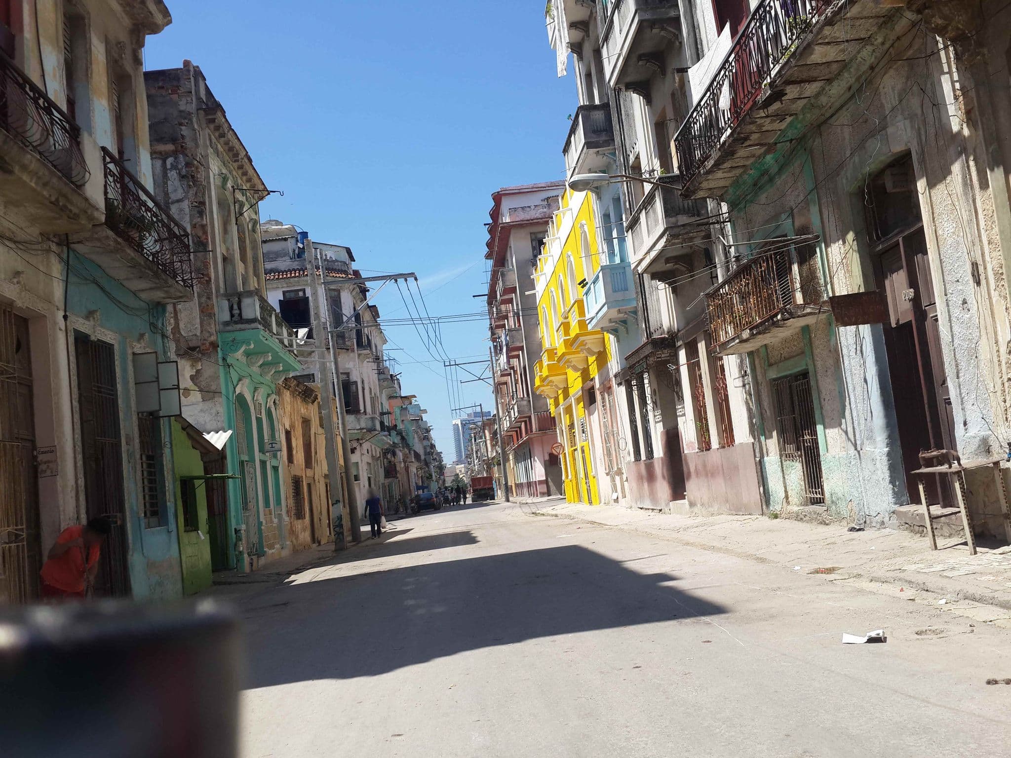 Street view near The Mercedes, Centro Habana