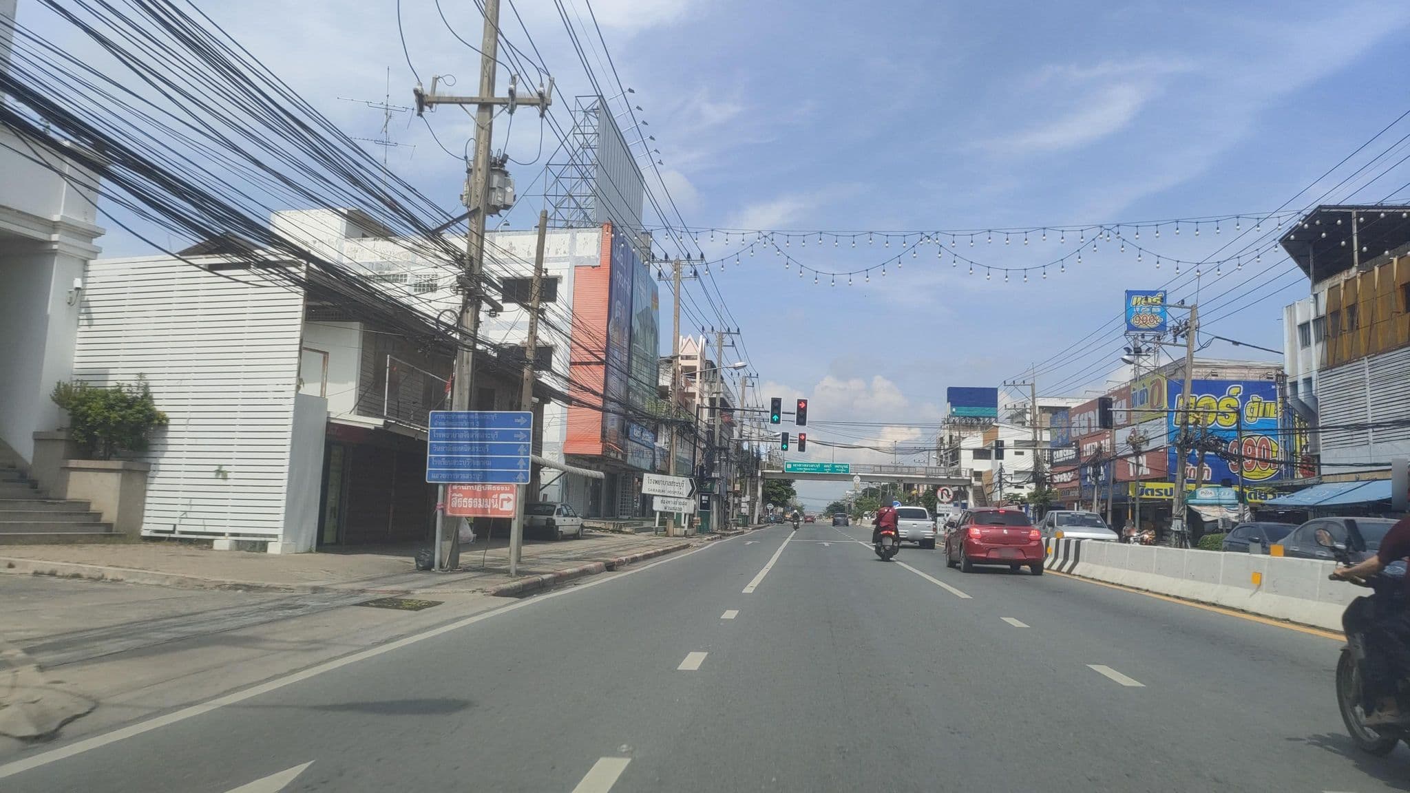 Street view near โรงแรมทรัพย์สินรุ่งเรือง จ.สระบุรี, Saraburi — © koki2529 (CC BY-SA · Mapillary)