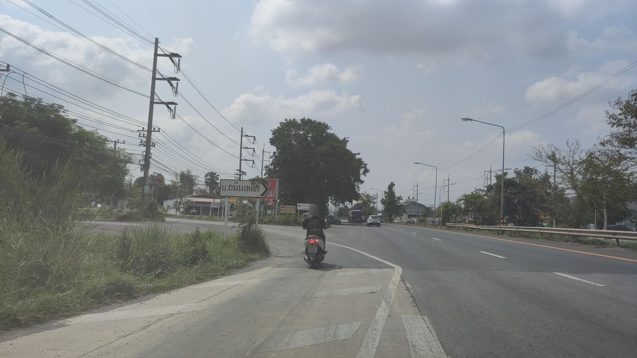 Street view near แฮปปี้อินนท์รีสอร์ท, Saraburi — © koki2529 (CC BY-SA · Mapillary)