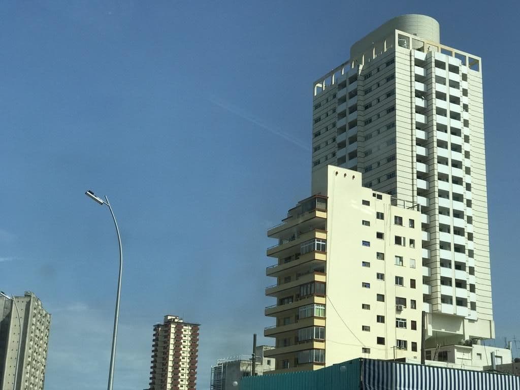 Street view near Malecón View, Vedado