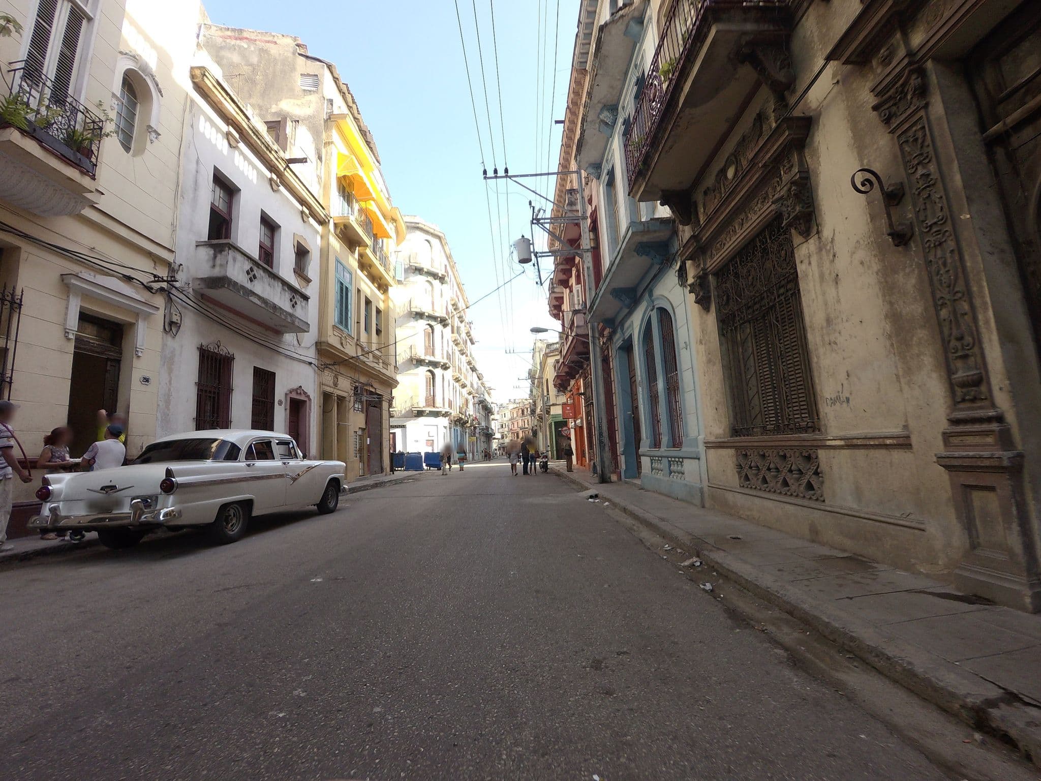 Street view near Casa Chabela, Centro Habana