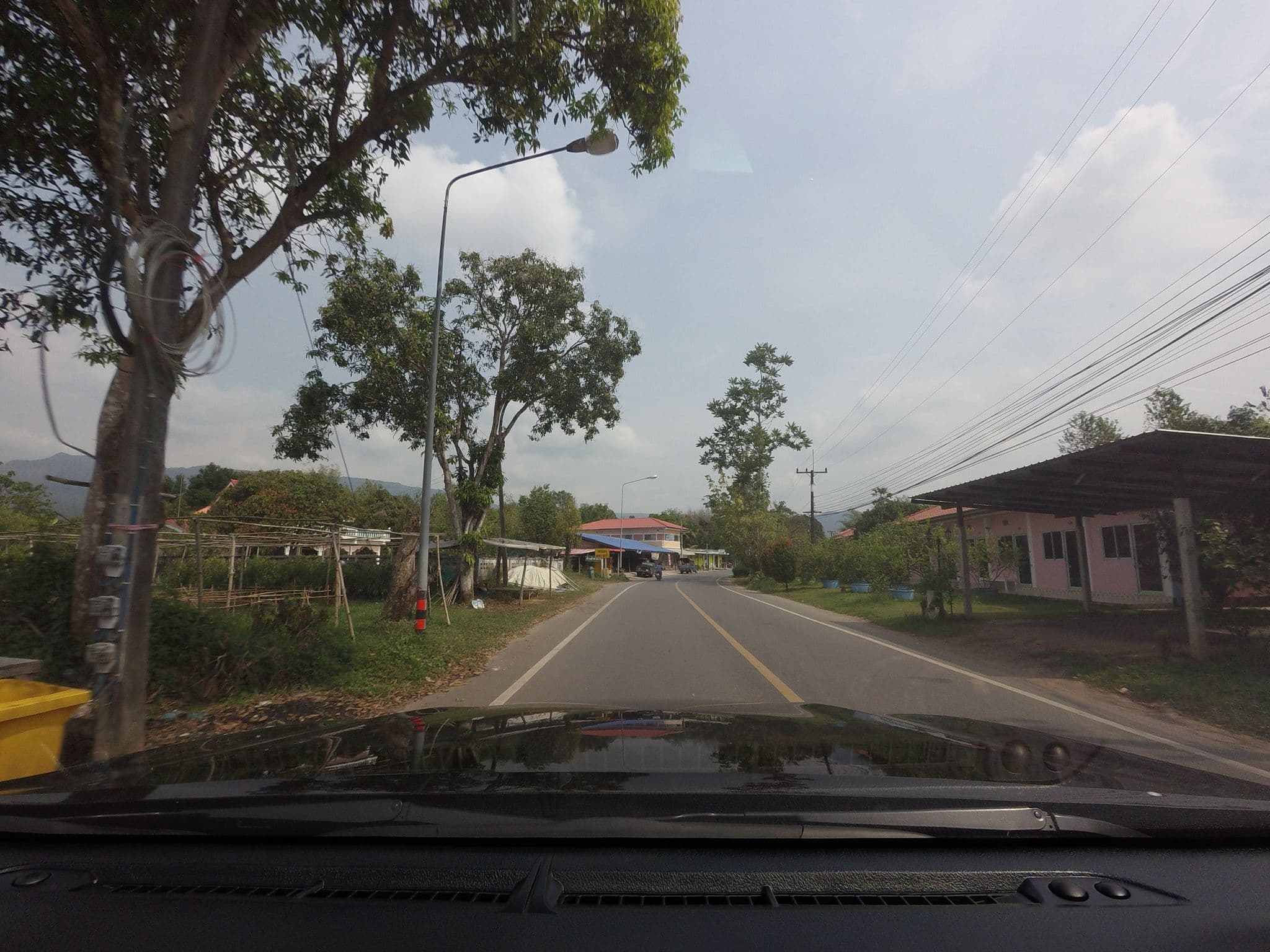 Street view near บ้านสวนครูกบ, Ban Noen Hom — © mishari (CC BY-SA · Mapillary)