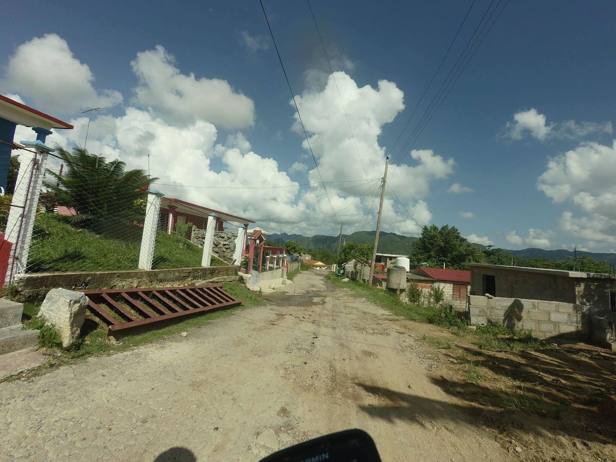 Street view near Departamento el artista, Viñales