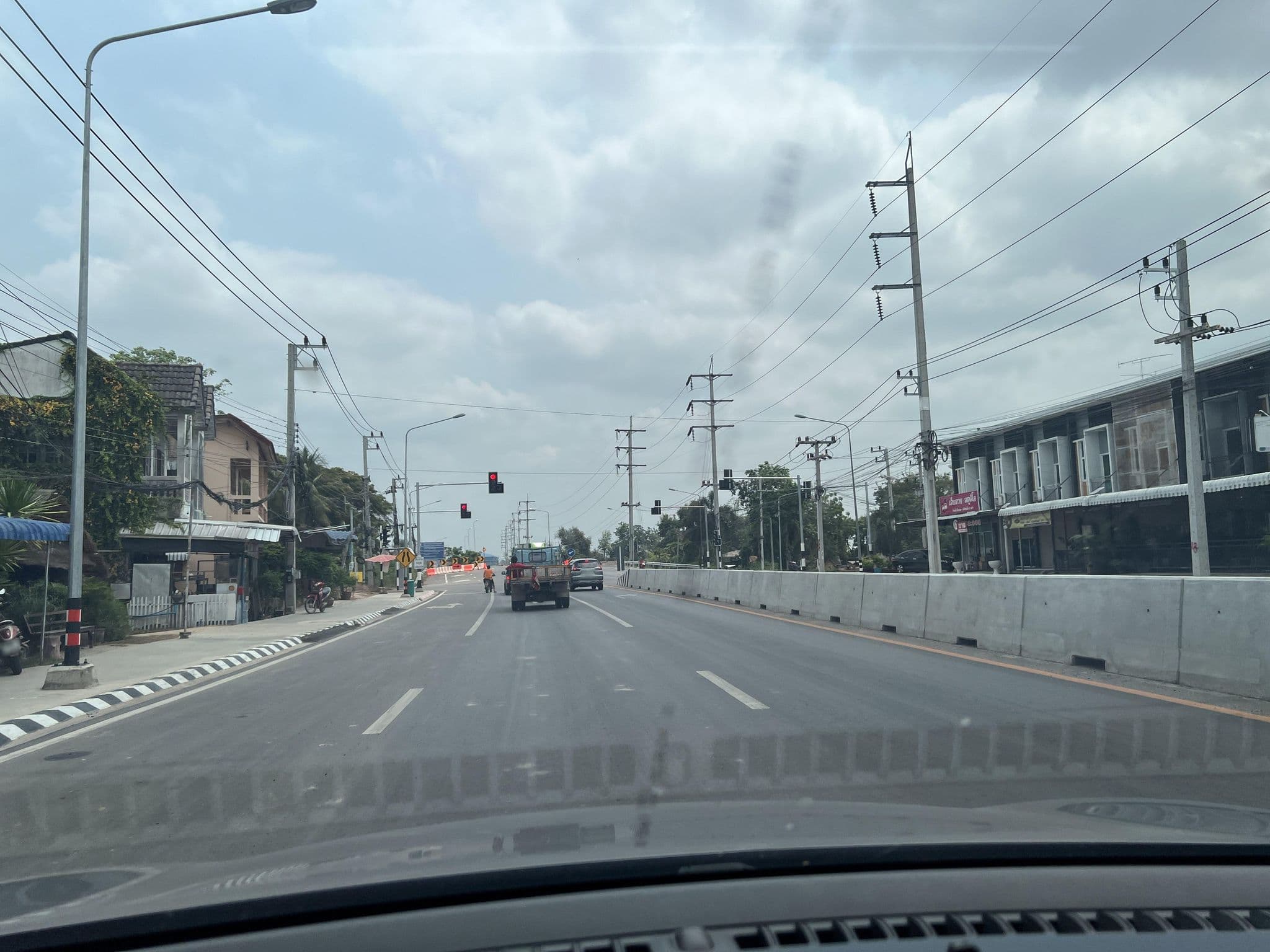 Street view near The River Tale Boutique Apartment, Chai Nat — © lin_wang (CC BY-SA · Mapillary)