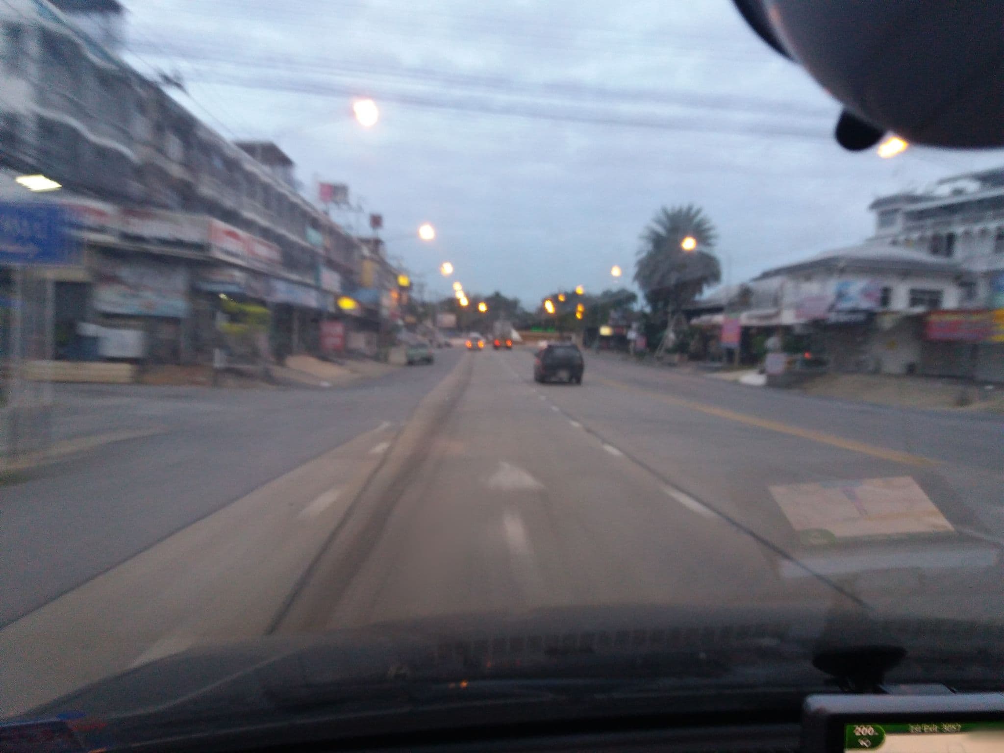 Street view near สุพรรณภูมิเกตเฮาร์, Ban Sam Chuk — © beddhist (CC BY-SA · Mapillary)