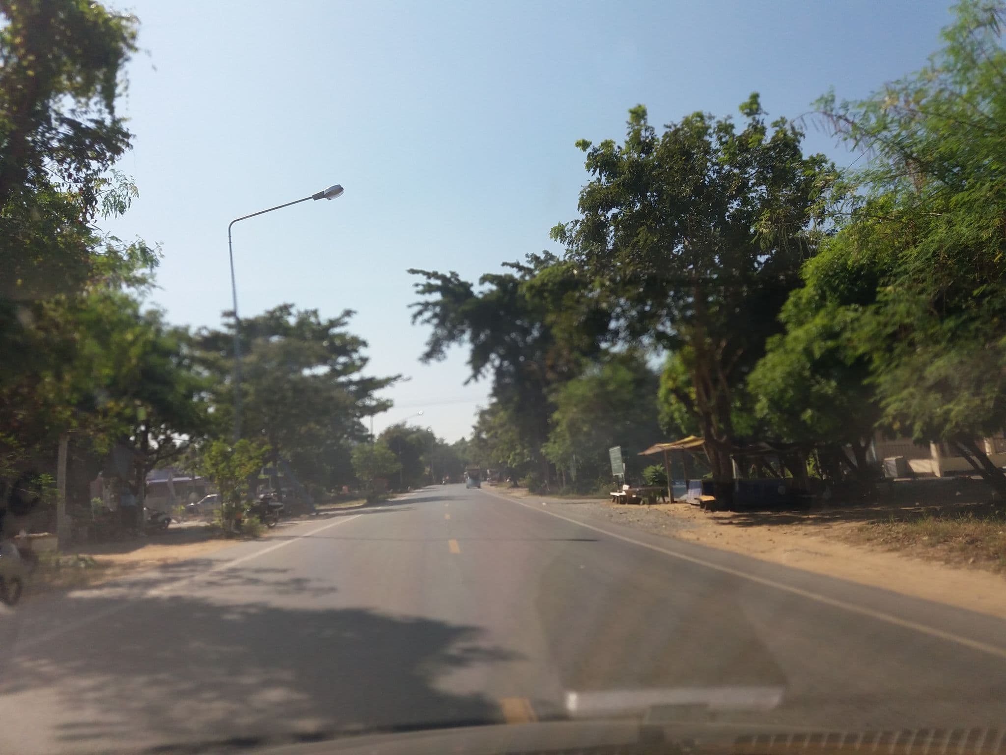 Street view near บ้านตากับยายสุดชิว | หมีทอง, Kao Liao — © beddhist (CC BY-SA · Mapillary)