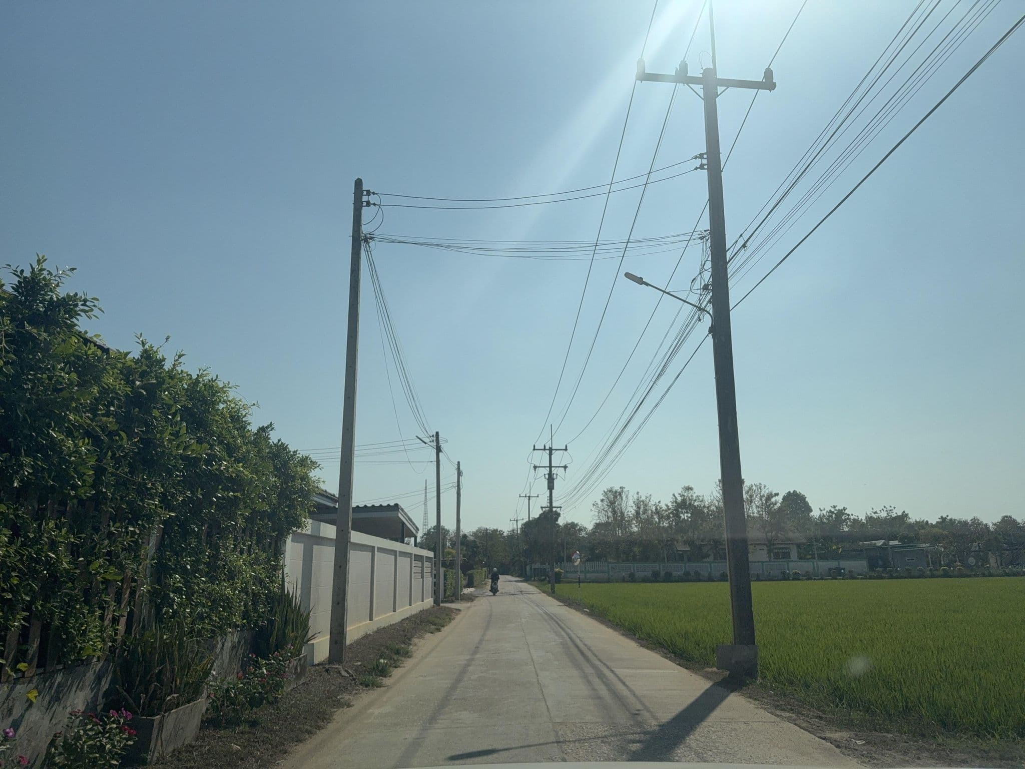Street view near บ้านแสนสุข, Lan Sak — © kasidetma (CC BY-SA · Mapillary)